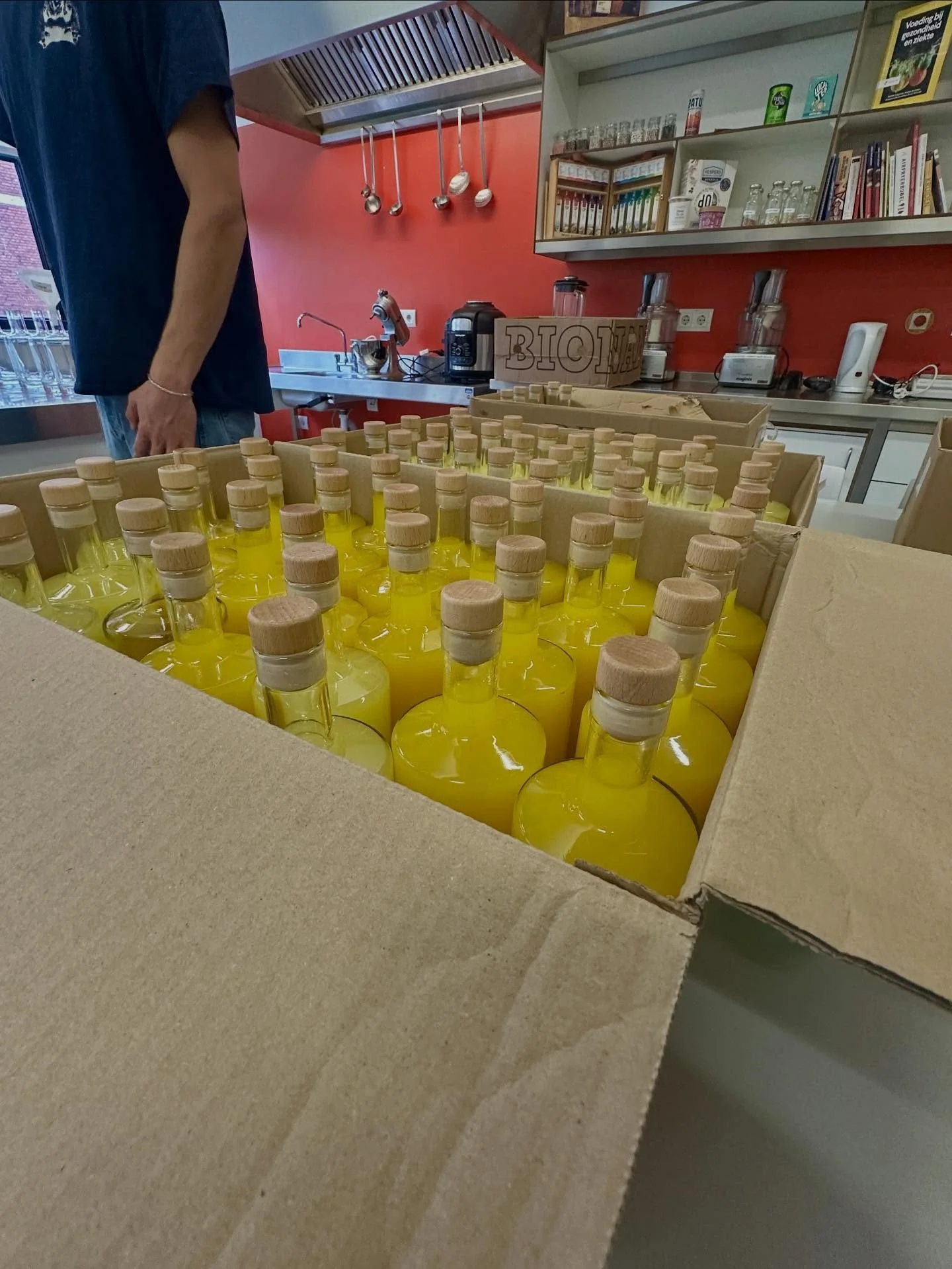 Zin in een gezellig &eacute;n smaakvol uitje? 🍋

Ontdek hoe ambachtelijke likeuren worden gemaakt tijdens een van onze limoncello workshops!
Leer alles over het proces &eacute;n maak je eigen fles heerlijke limoncello om mee naar huis te nemen. 💛

