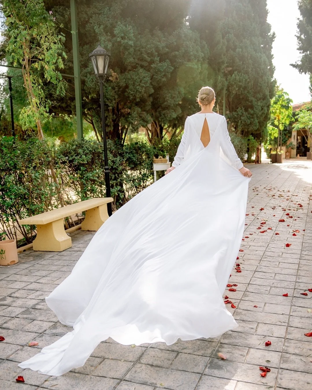 Andrea&amp;Pablo ❤️
.
Foto&amp;video: @imaginelovecinema 
Finca: @torredereixes
Vestido: @rosa_clara_alicante
Traje: @momostailors
Florister&iacute;a: @floristeriachorlit
Catering: @grupojuanxxiii
Sonido: @eventosvaradero
Maquillaje: @vcervantesmakeu