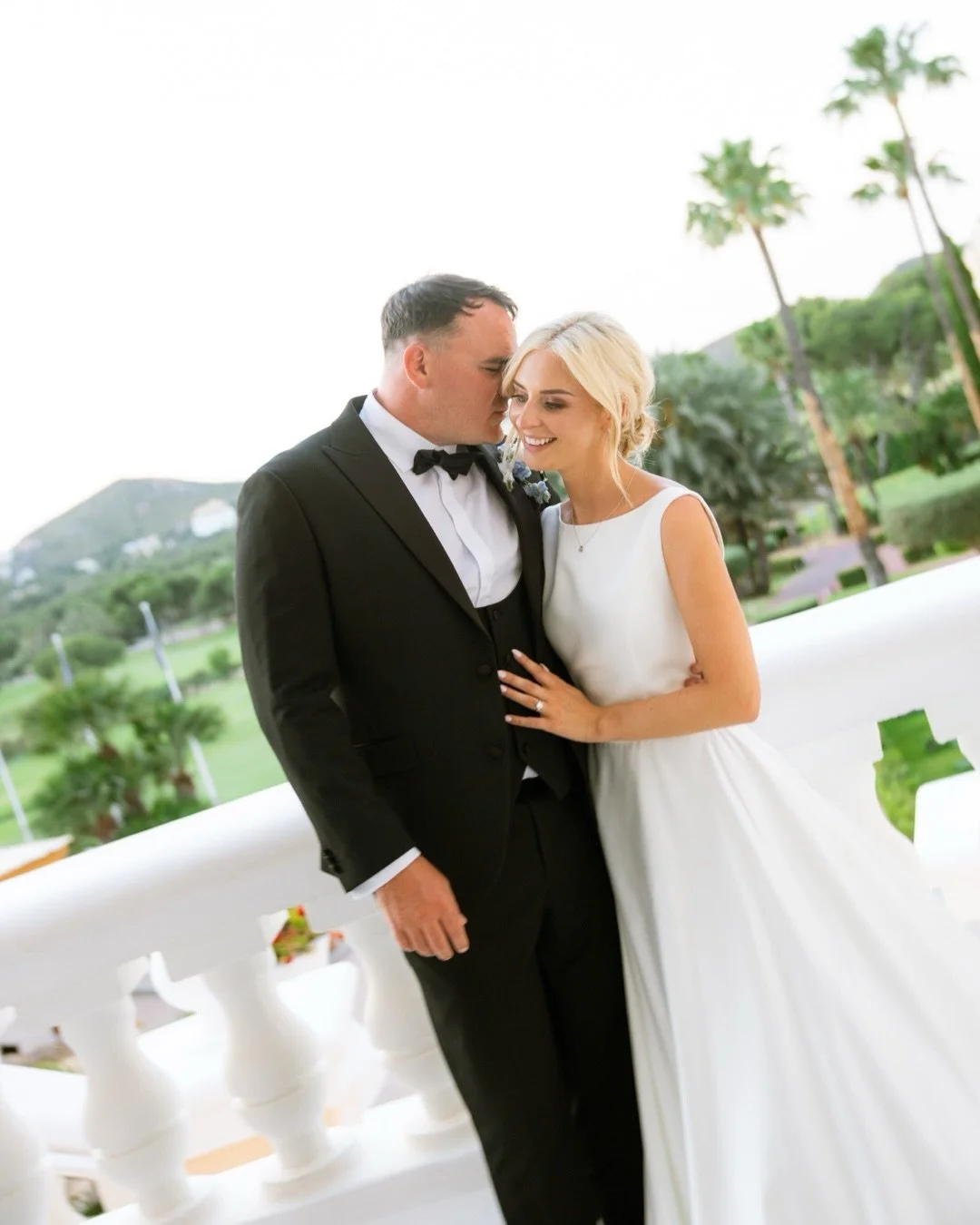 Lucy&amp;Tom
.
Photo: @imaginelovecinema 
Venue: @grandhyattlamangaclub
Hairdresser: @tannsmithhairartist
MakeUp: @beautychamberslamanga
Dress: @shade_bridal
Flowers: @flowers.in.the.wild
Dj: @djliaofficial
Saxofon: @osanna_sax 
.
#wedding #destinati