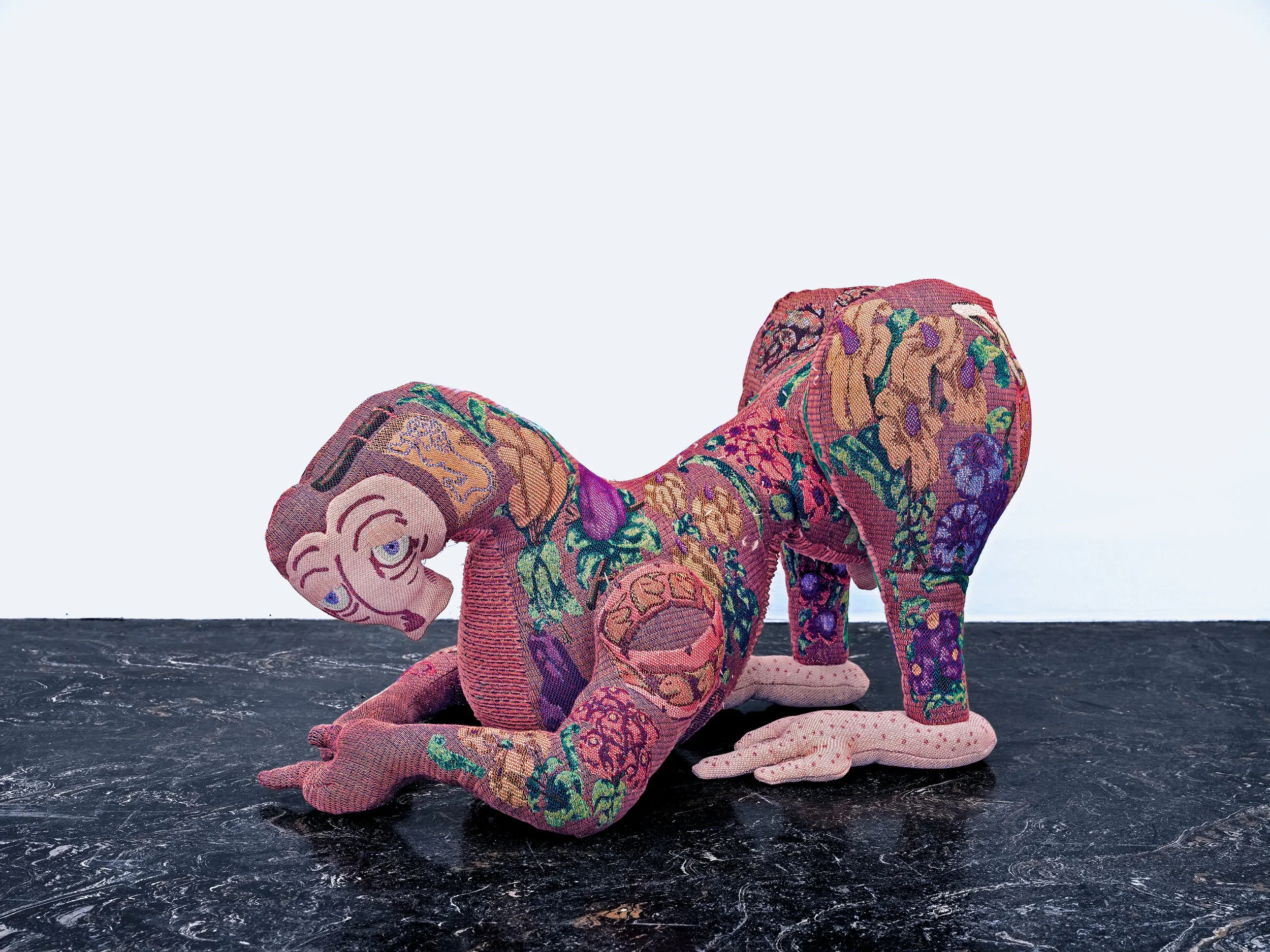 Love A Lot, 2021
Digital Jacquard vev, Ull/Glittertråd 65x100x50cm
Foto: Vegard Kleiven 

