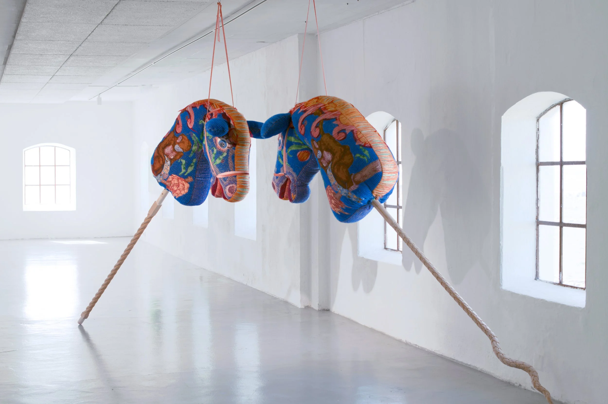 Nidstang, 2023
Digital Jacquardvev, Ull , Glittertråd, Polyesterfyll, Tre
190 x 400 cm
Foto: Erik Sæter Jørgensen 