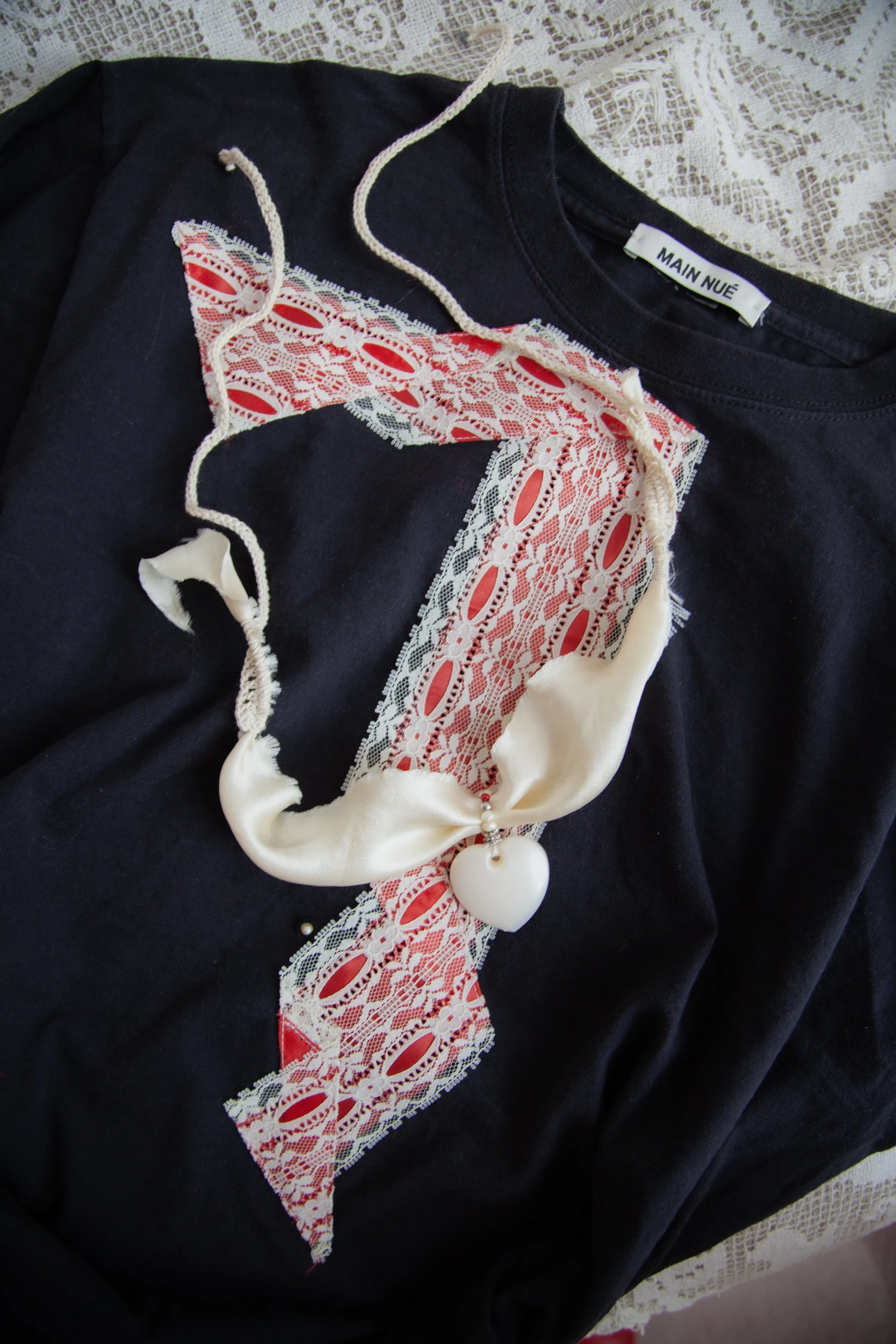 vertical lace rosette tee