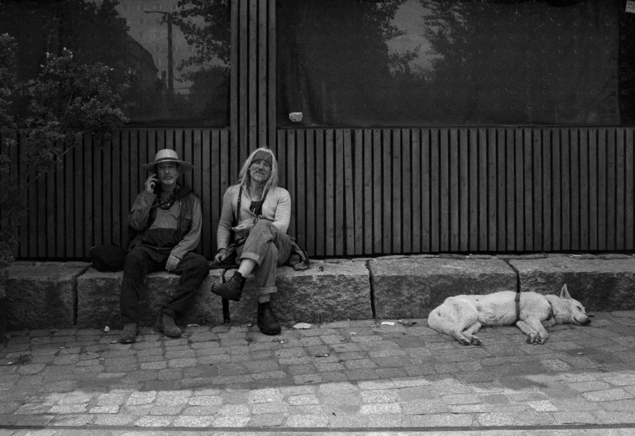mauerpark couple.jpg