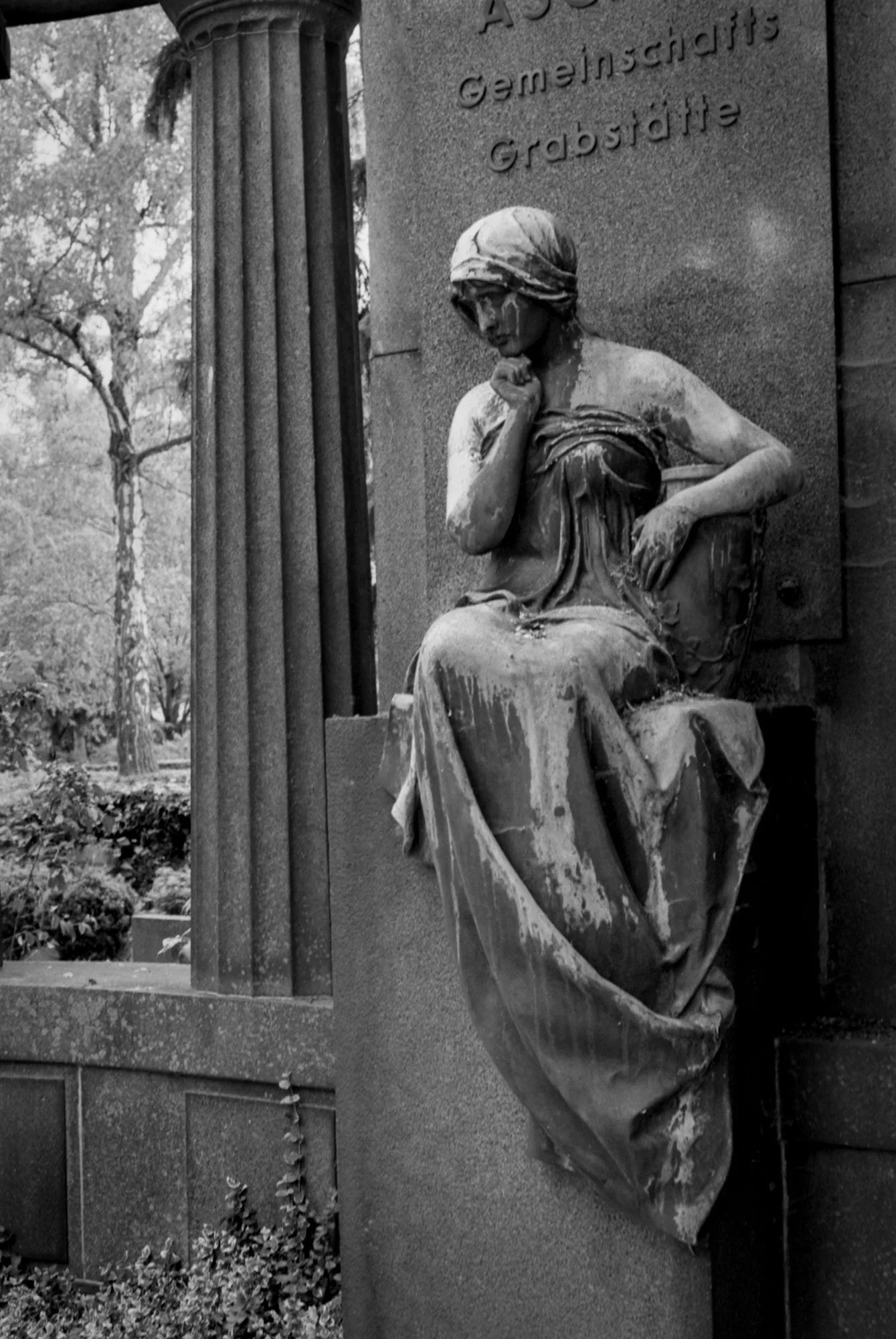 gravestatue.jpg