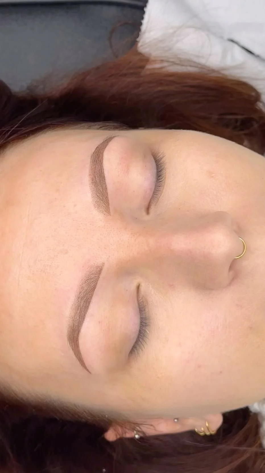 Le shading, c’est la solution idéale pour des sourcils structurés, légers, et parfaitement harmonisés à votre visage. 💕
• Une technique douce et adaptée à chaque morphologie.
• R&eac