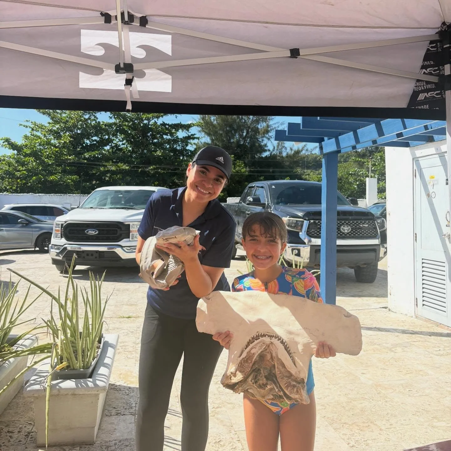 Hoy estuvimos en el @girlssurfingcircuit en Jobos, Isabela educando sobre los tiburones 🦈 

Agradecidxs siempre con las invitaciones que nos hacen a estos eventos s&uacute;per cool donde podemos compartir lo que tanto nos apasiona 🌊 

Estuvimos jun