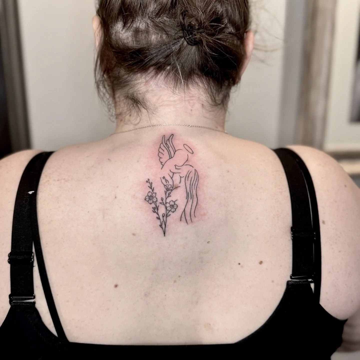 Beautiful tattoo representing a miscarriage 
#finelinetattoo #motherhoodtstattoo #flowertattoo #babytattoo #memorialtattoo