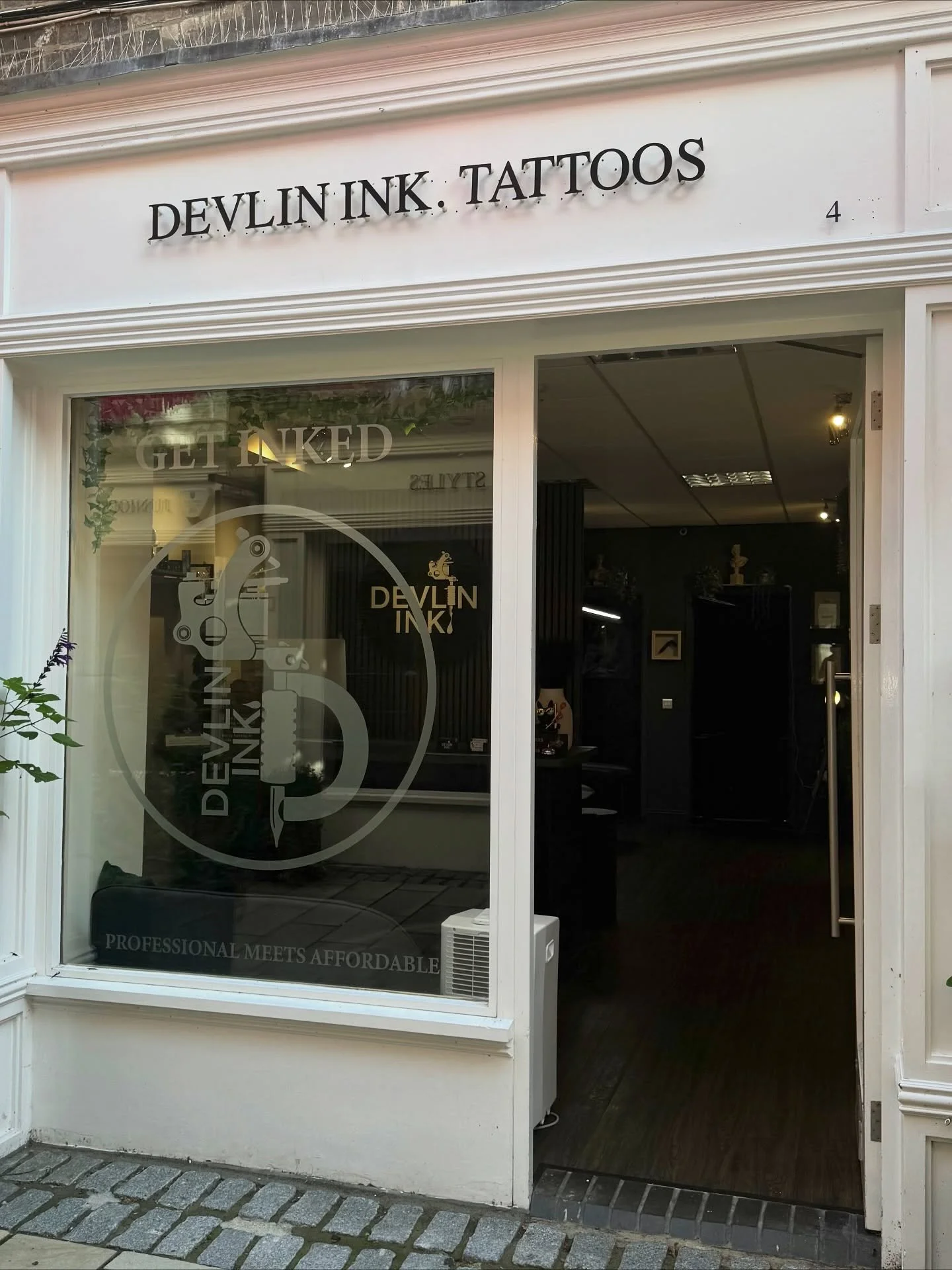 POV: Walking into your very own Colchester’s town centre luxury tattoo studio🤩
Providing a safe, comfortable space to customise your skin!
Using only the highest quality products and equipment, we can guarantee a 5 ⭐️ experience, weather it&rs