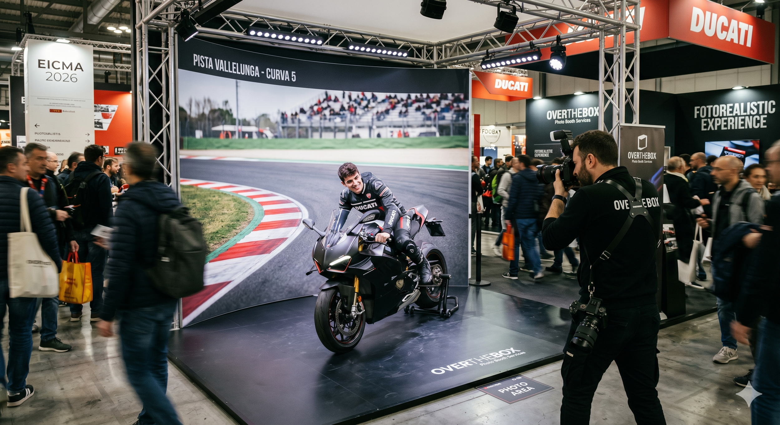 EICMA 2026: Come attirare i visitatori e moltiplicare i Lead con un set fotografico immersivo professionale