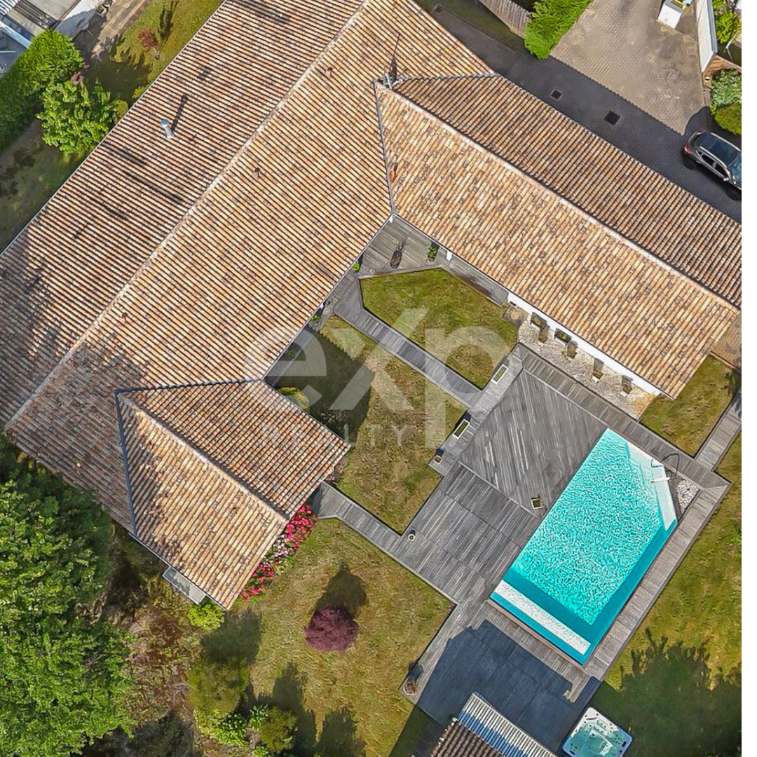 Gujan-Mestras - 1 312 500 € - 295 m2 - + Garage 60m2 + 2500 m2 - Piscine - 8 Chambres