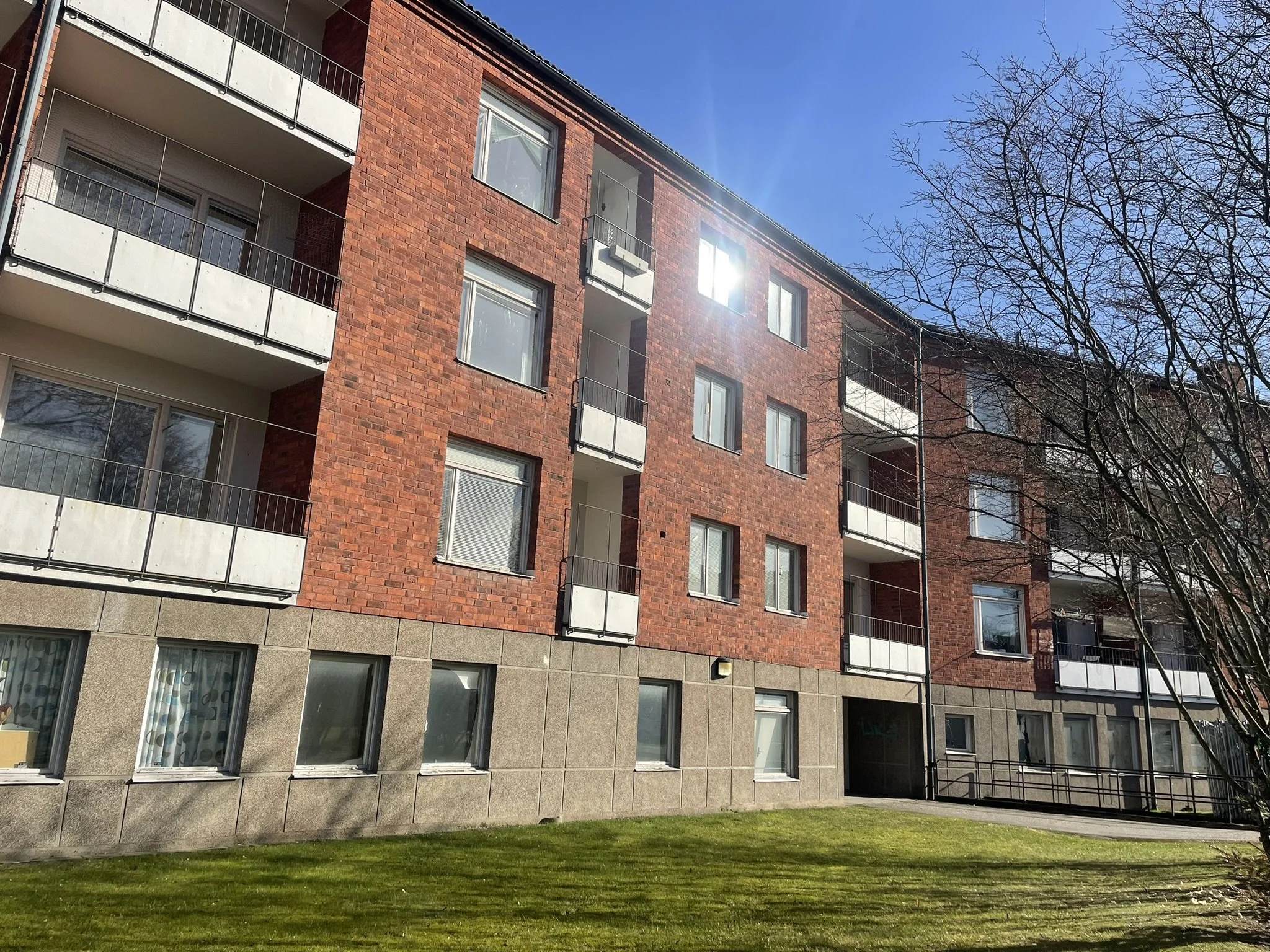 Fasad mor innergård närbild 2.JPEG