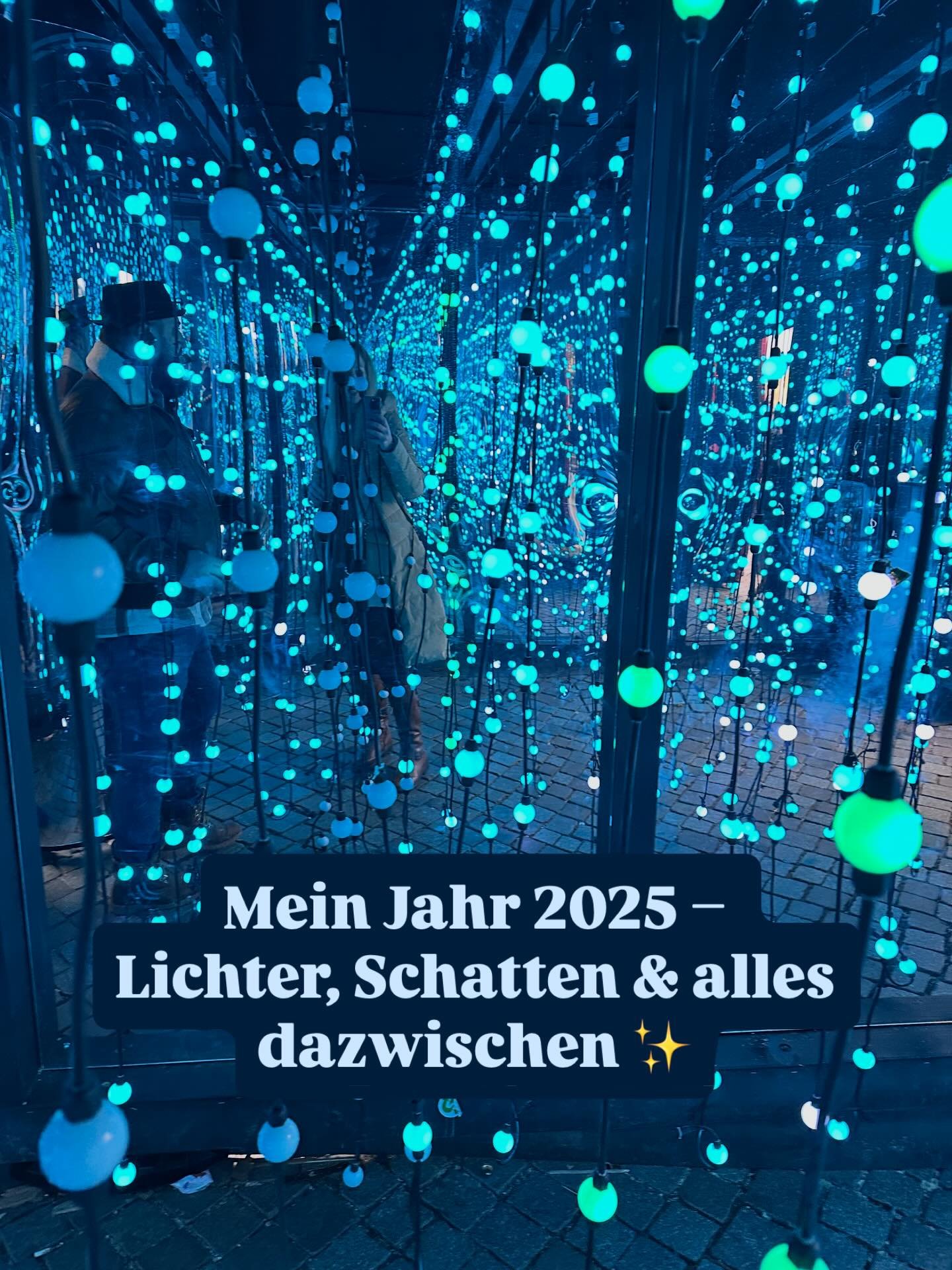 ✨🪞 Dieses Jahr hat mich durch meine tiefsten Spiegel gef&uuml;hrt.

Ich blicke zur&uuml;ck, nicht nur auf Ereignisse.
Sondern auf R&auml;ume, die ich betreten habe.
Innen wie au&szlig;en.
R&auml;ume, die mich herausgefordert haben.
R&auml;ume, die m