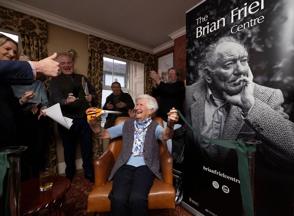 031025BRIANFRIELPLAYGLENTIES03.JPG