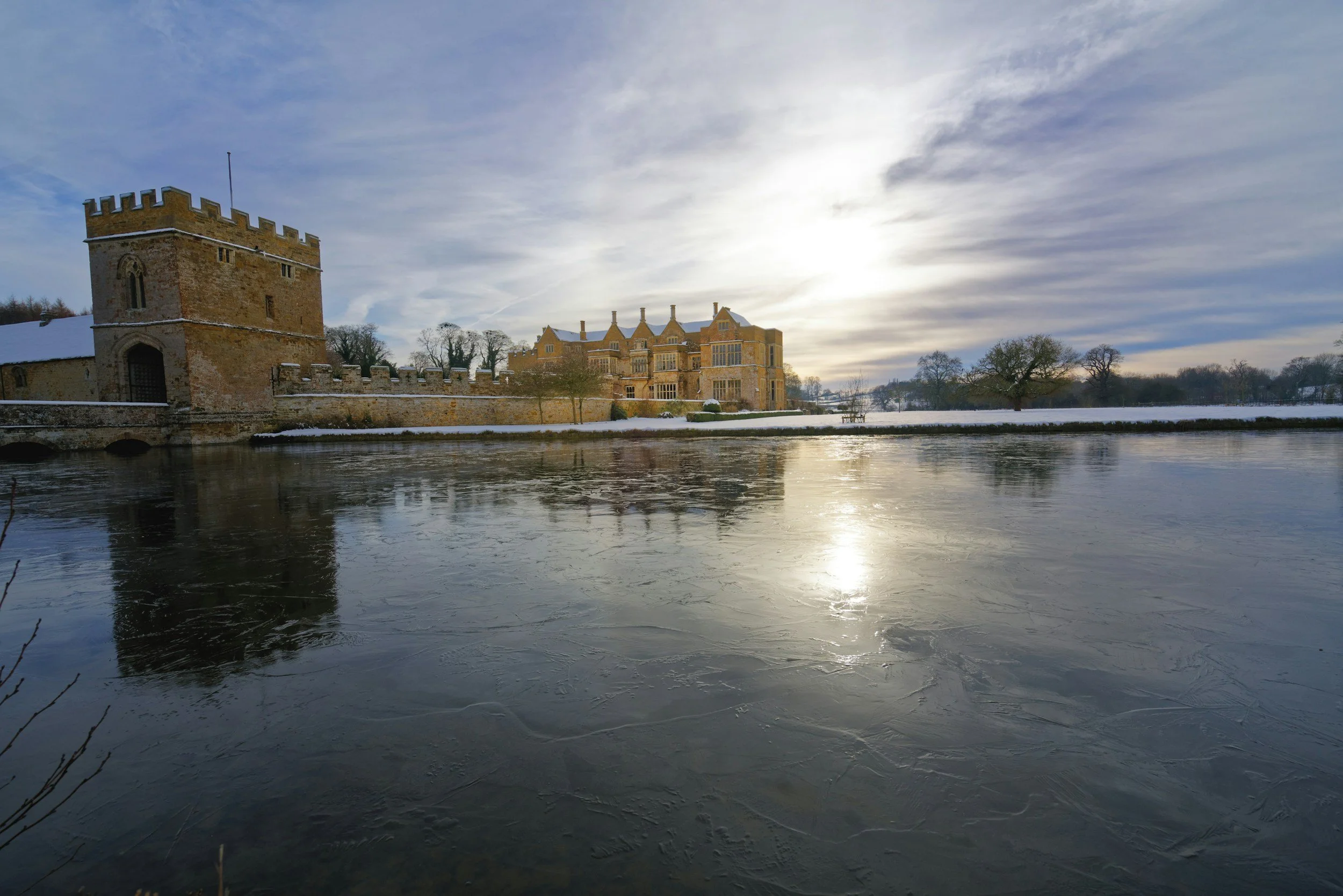 Broughton Castle, Banbury – heritage property linked to local RICS home surveys and valuations