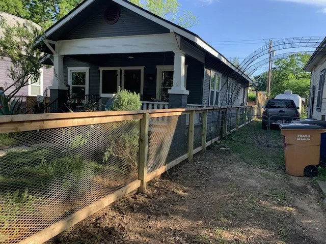 bullwire-and-wood-combo-fence.jpg