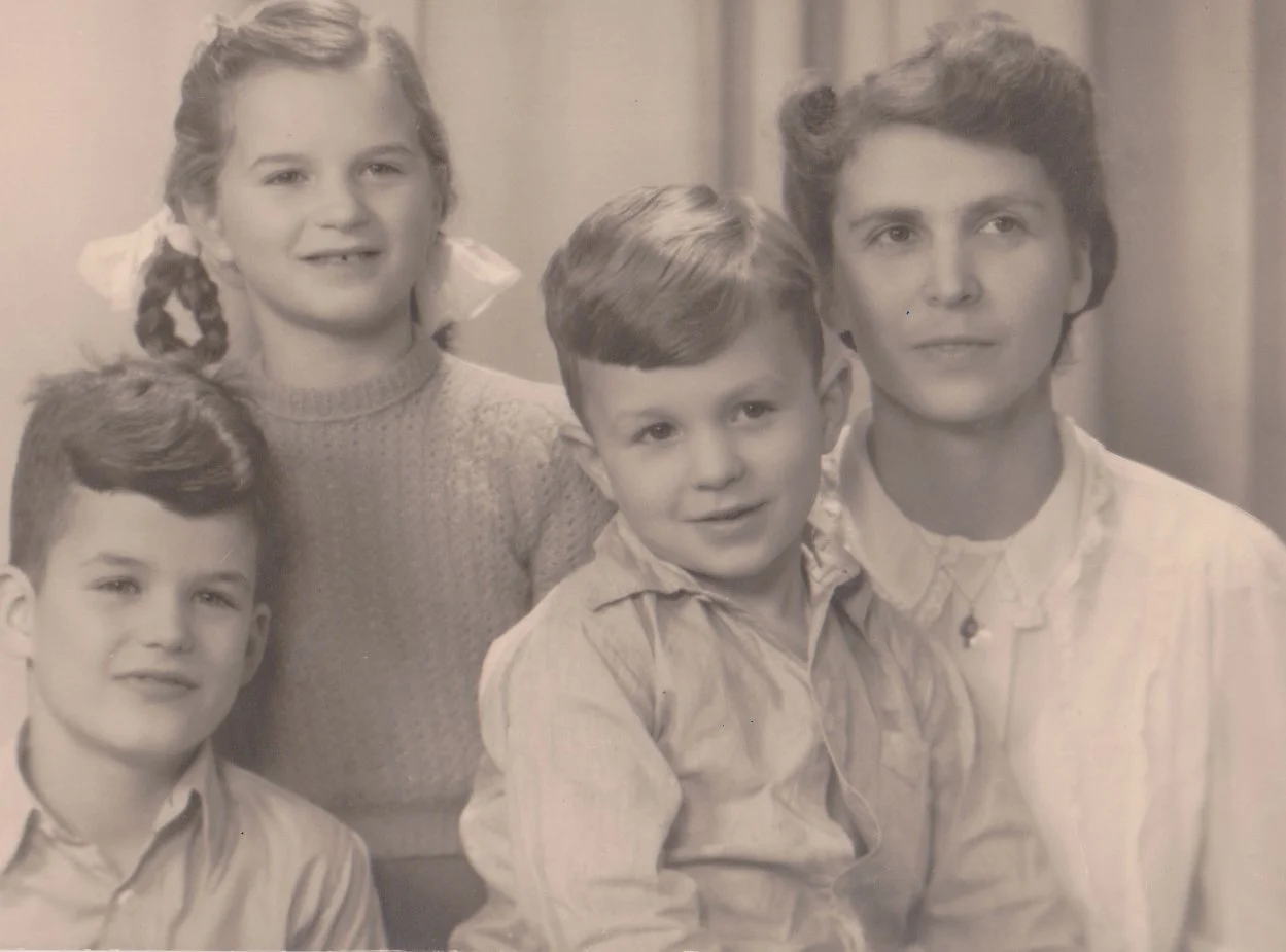 ma Yvonne Gerhard Yvonne.jpg