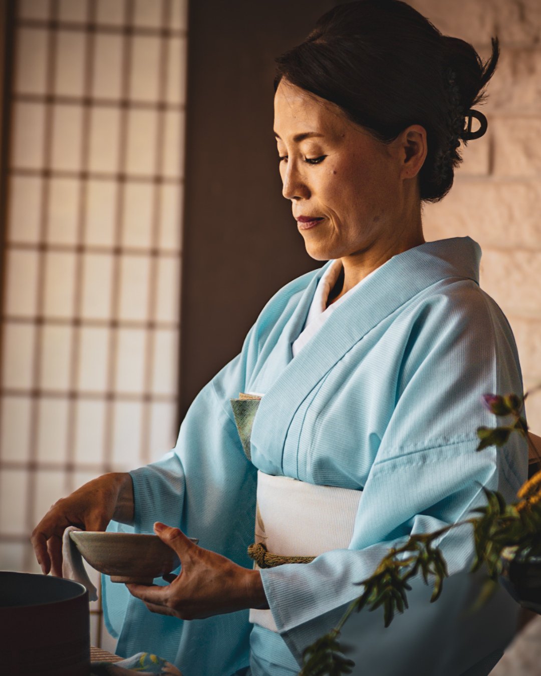 She prepares not just tea&mdash;but presence.⁠
In a world spinning fast, here is where time kneels. 🫖🌸⁠
⁠
#PresenceOverPace #ChadoArt #JapaneseHeritage #TeaCeremonyVibes #MindfulnessInMotion #QuietRituals #KimonoCulture #MatchaMoments #CulturalBeau