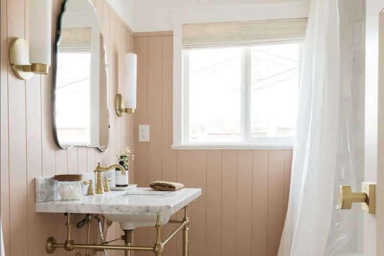 11 Paint Colors That Make a Small Bathroom Feel Spacious