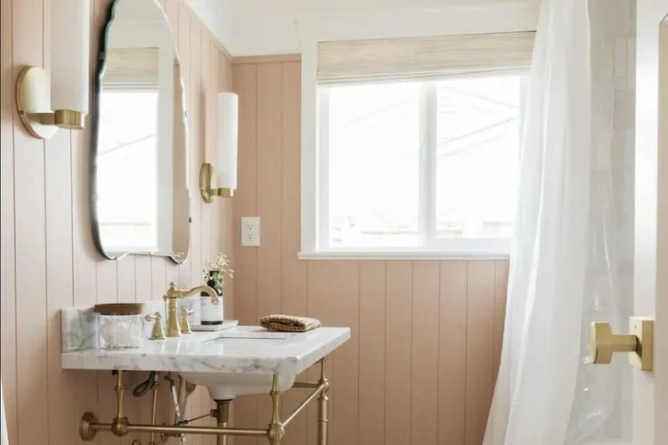 11 Paint Colors That Instantly Make a Small Bathroom Look Bigger