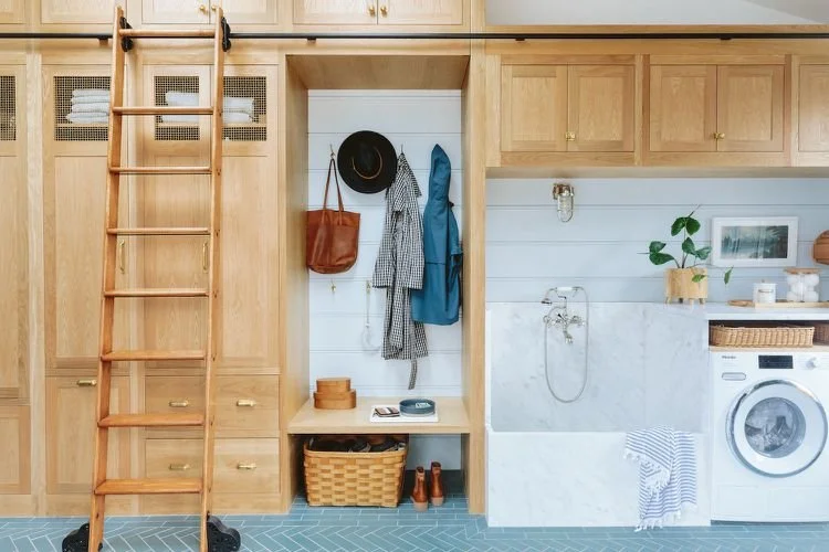 We Asked Designers What Makes a Mudroom Functional and They Named These 3 Features