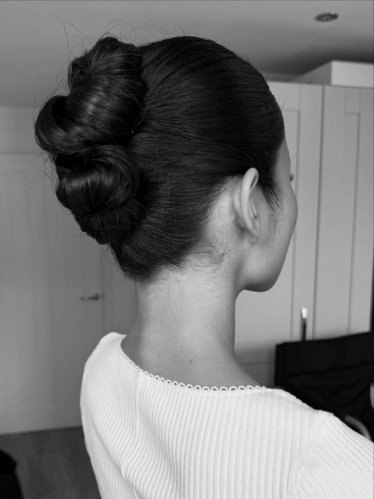 Sleek editorial bun ✨The wedding day was go go and I didn&rsquo;t get to capture this stunning hairstyle, this was Sara&rsquo;s trial, the wedding day was a polished version of this. 

@moroccanoil_uk 
@marianilastockholm 
@ghdhair 
@ghdhairpro