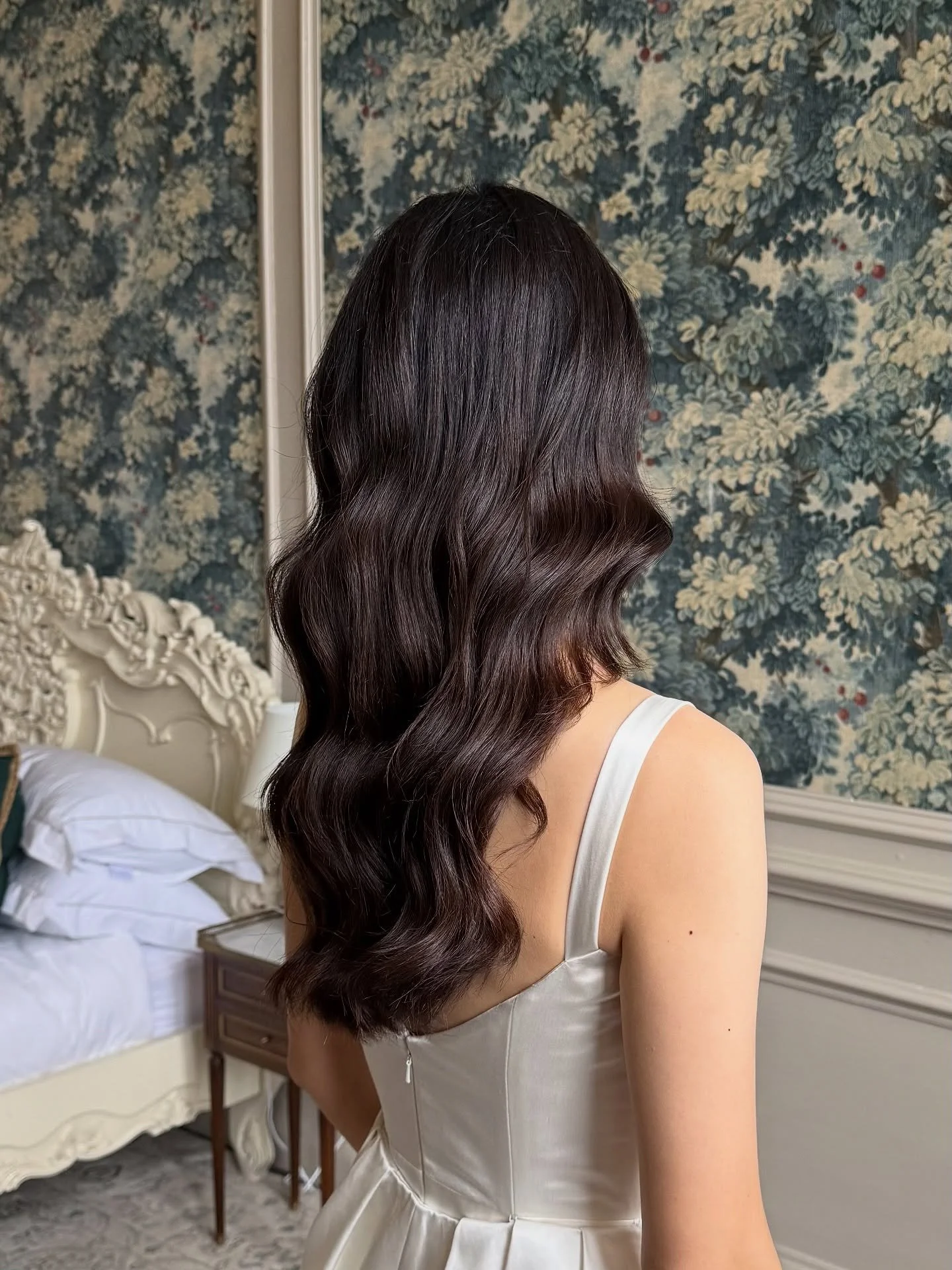 Soft and natural for Lexa ✨ a little snippet of a wedding morning at @brymptonhouse . It was such a lovely and calm morning and I had @holliedanbyhairandmakeup helping with the bridal party, win win. 

Initially we were going to do a sleek low bun bu