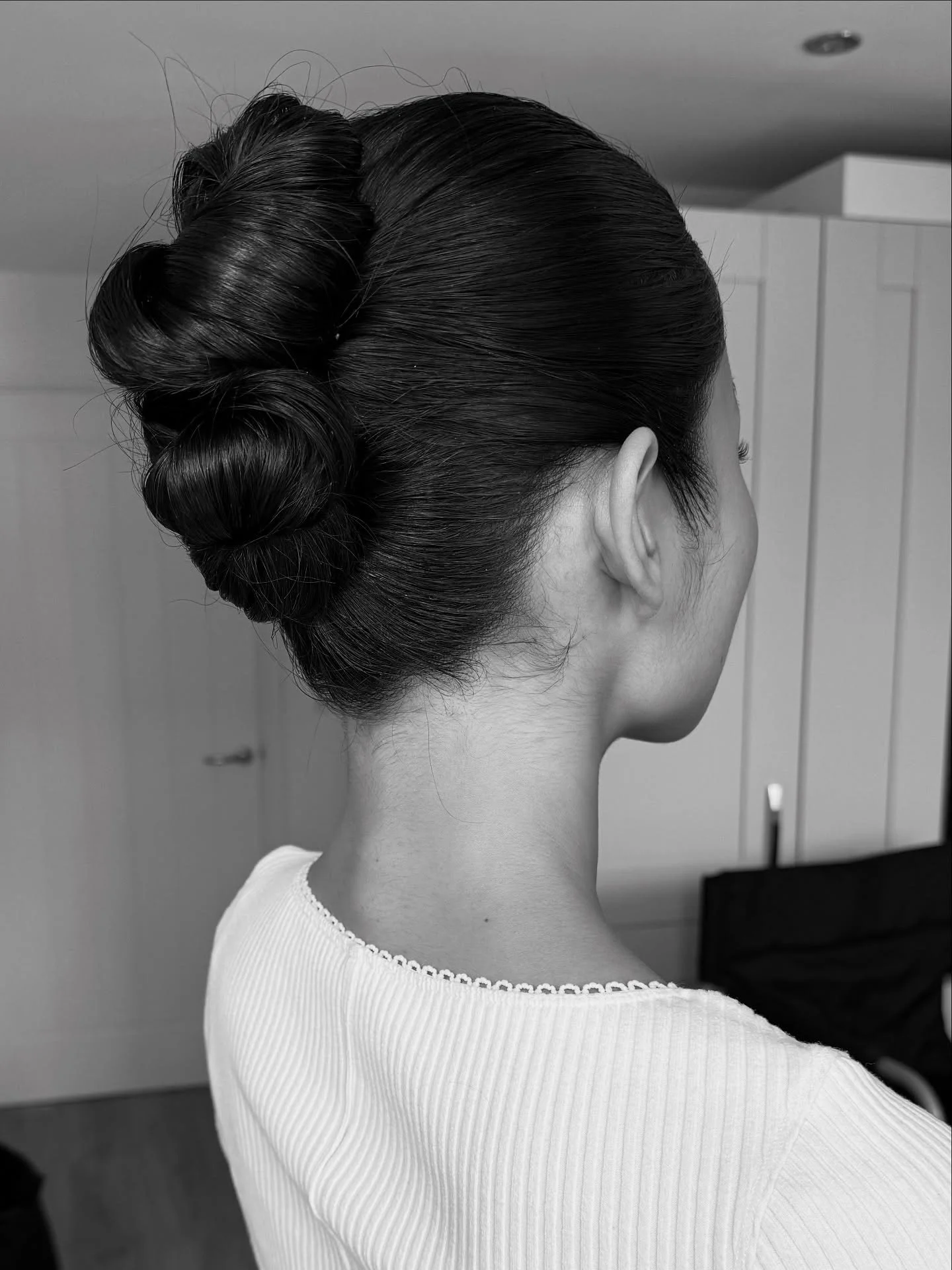 Sleek editorial bun ✨The wedding day was go go and I didn&rsquo;t get to capture this stunning hairstyle, this was Sara&rsquo;s trial, the wedding day was a polished version of this. 

@moroccanoil_uk 
@marianilastockholm 
@ghdhair 
@ghdhairpro