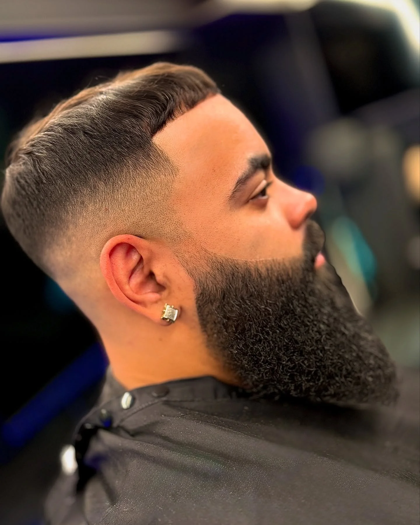 now THAT&rsquo;S what I call a Beard! I told @eciiixiii that he really didn&rsquo;t need to go flexin&rsquo; that hard but&hellip; he insisted 🤷&zwj;♂️💈💪🏻
&bull;
&bull;
&bull;
#PhreshExpress #MobileBarber #LuxuryBarber #BarberOnWheels #BarberLife