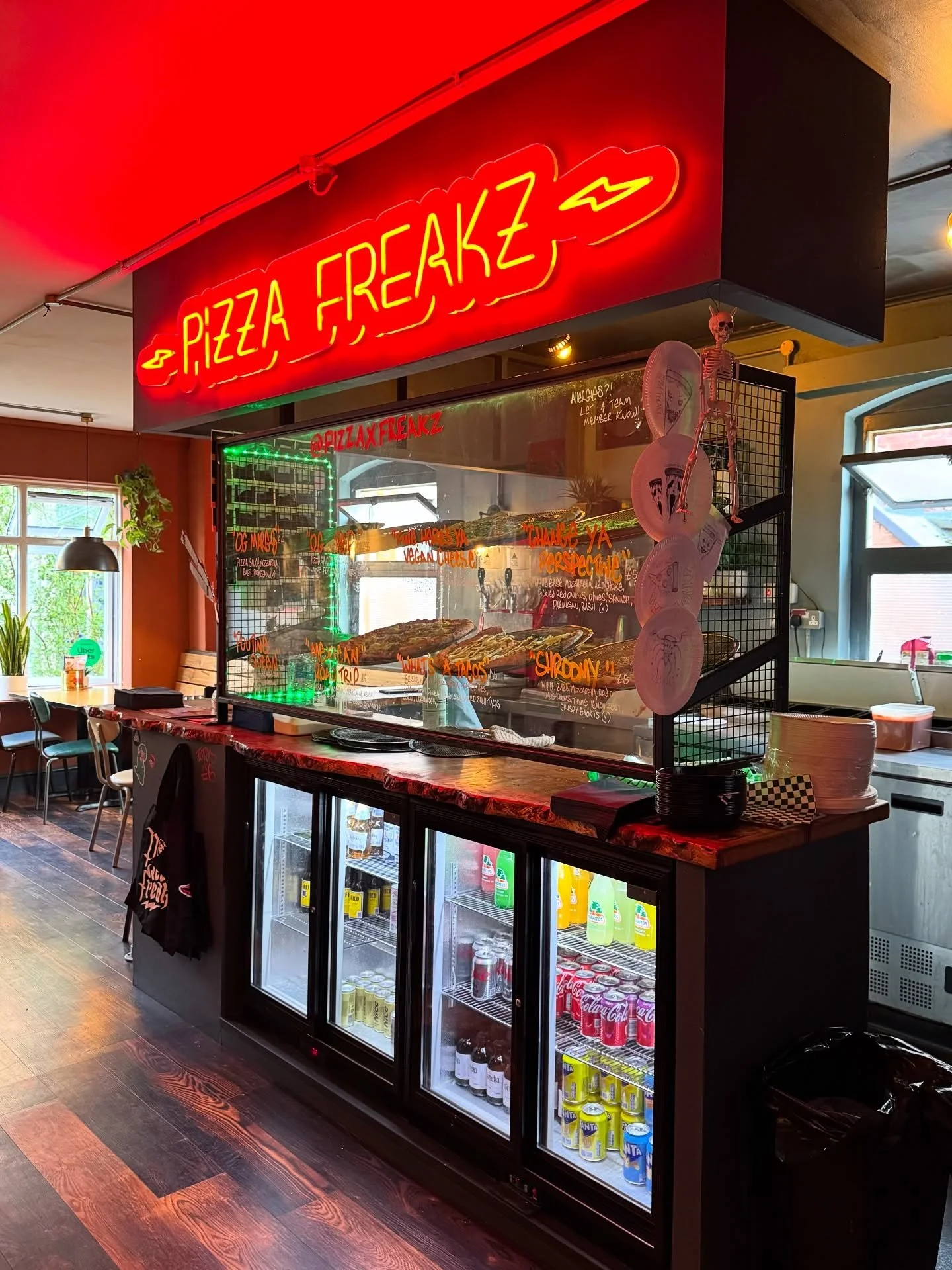a Kynd of late night with Pizza Freakz