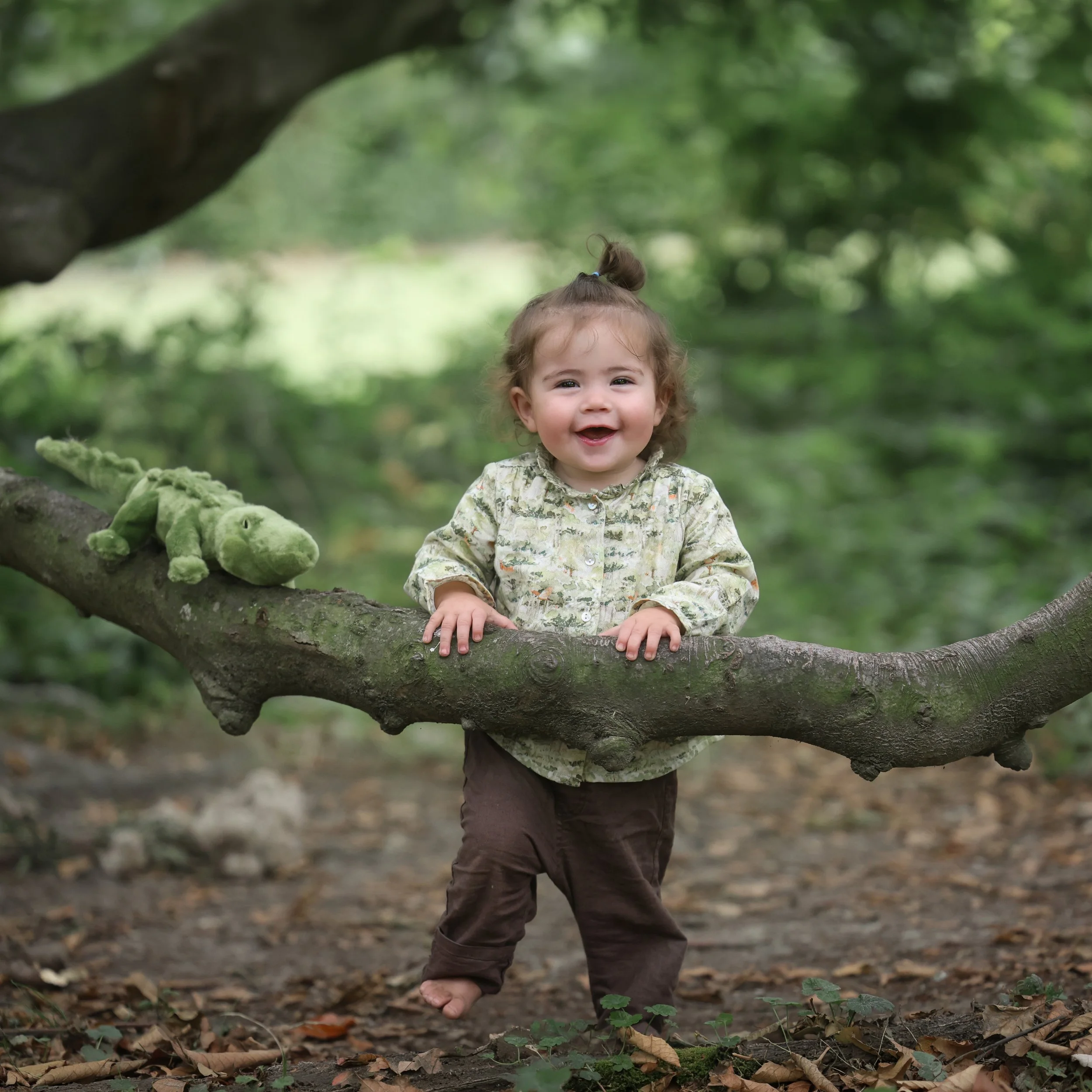 kinderfotografie-lachend-kind-met-knuffel.jpg