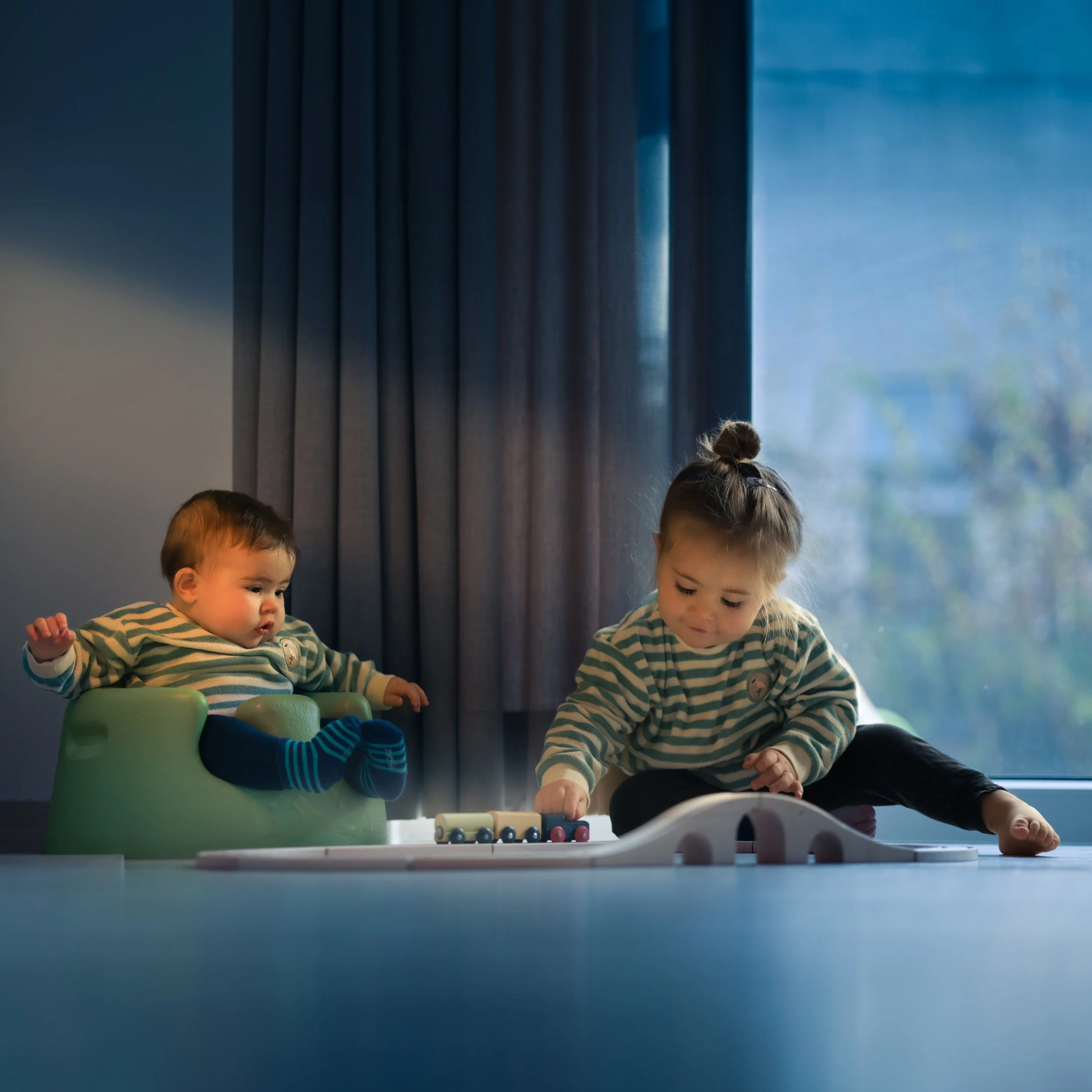 kinderfotografie-samen-spelen-winterfoto.jpg