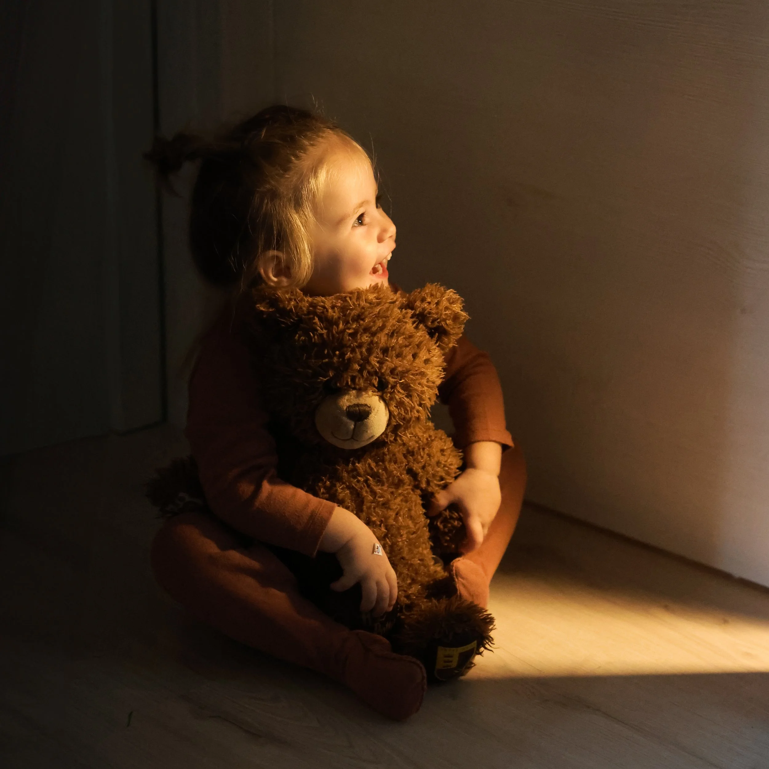 kinderfotografie-pyjama-met-knuffelbeer.jpg