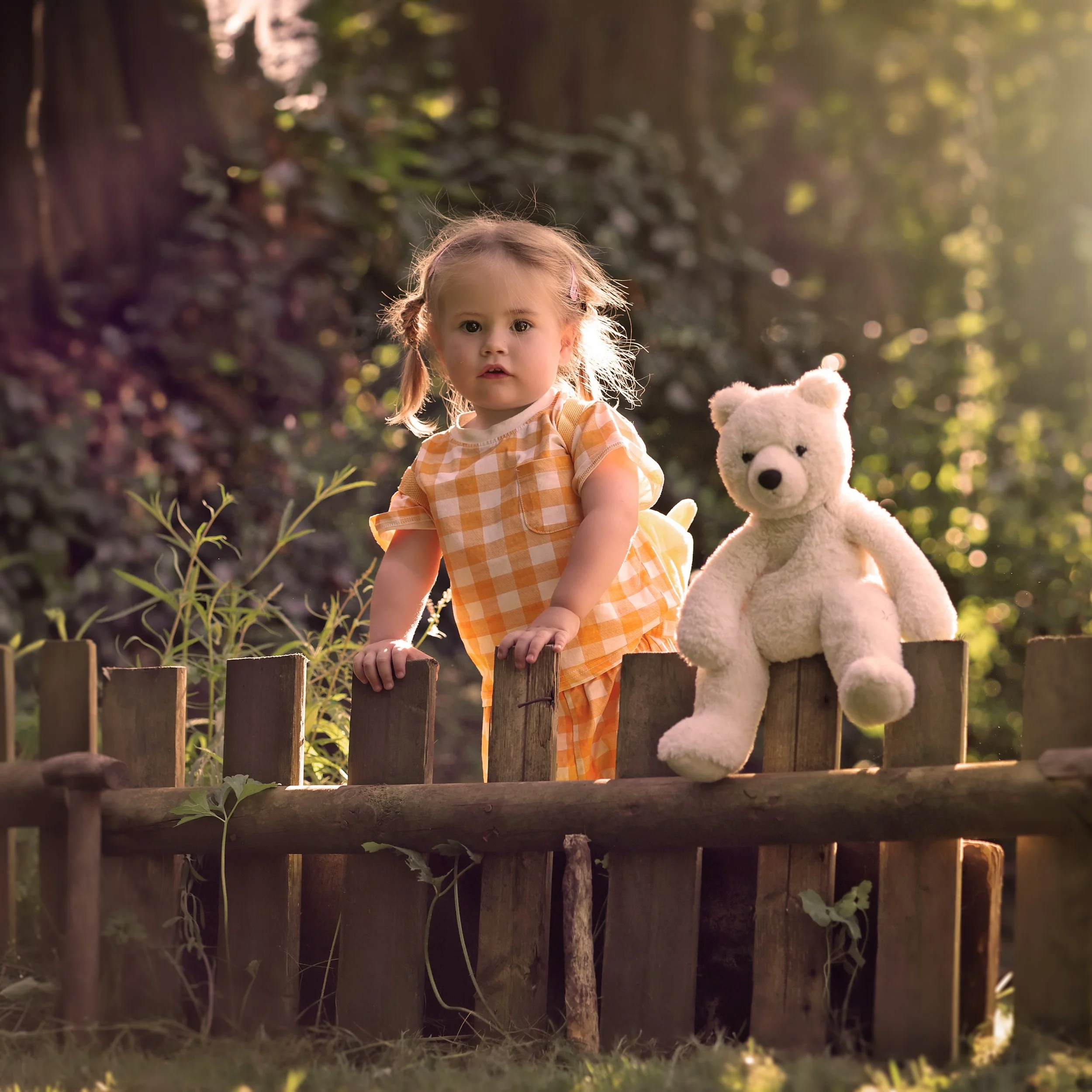 kinderfotografie-op-avontuur-met-knuffel.jpg