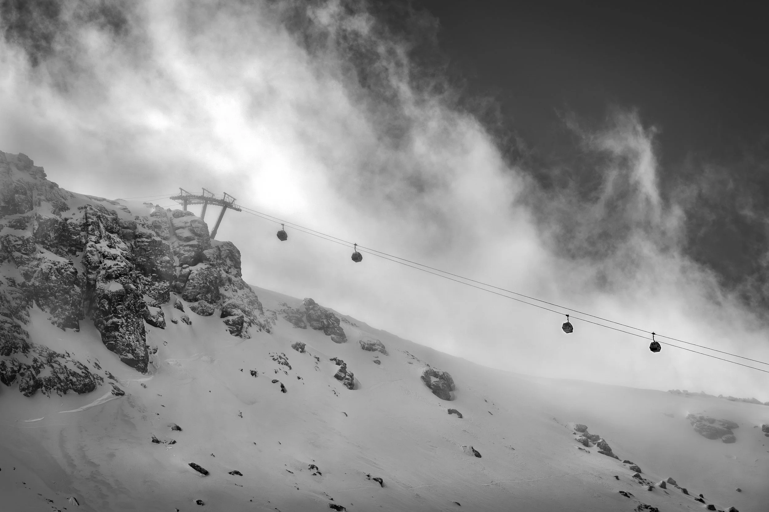 B&W Mmmth Mtn Gondola.jpg