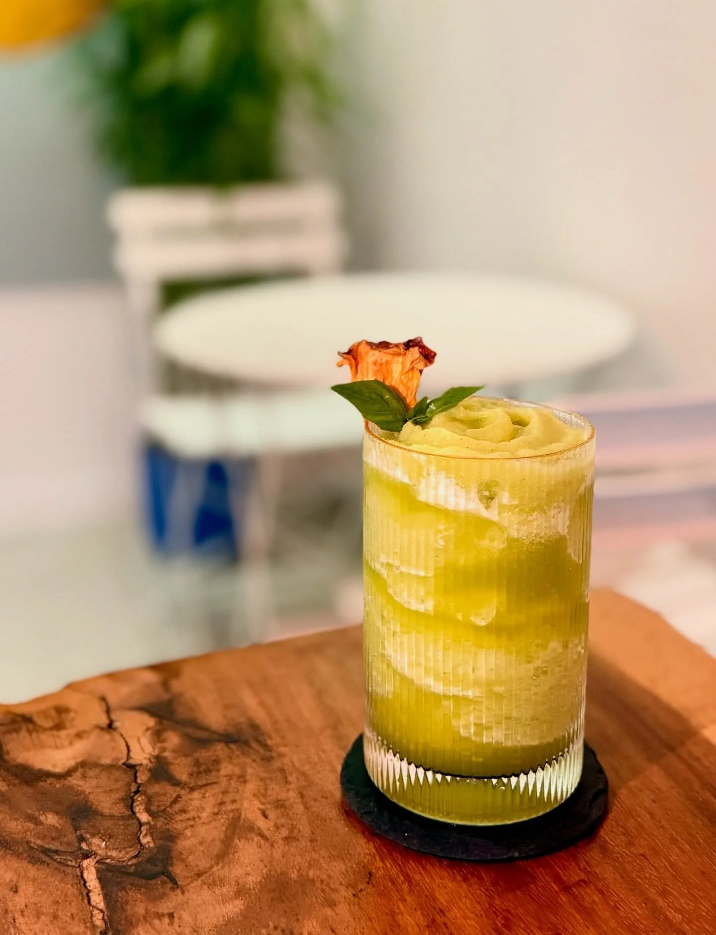 Nuestro delicioso batido frozen de pi&ntilde;a y albahaca🍍