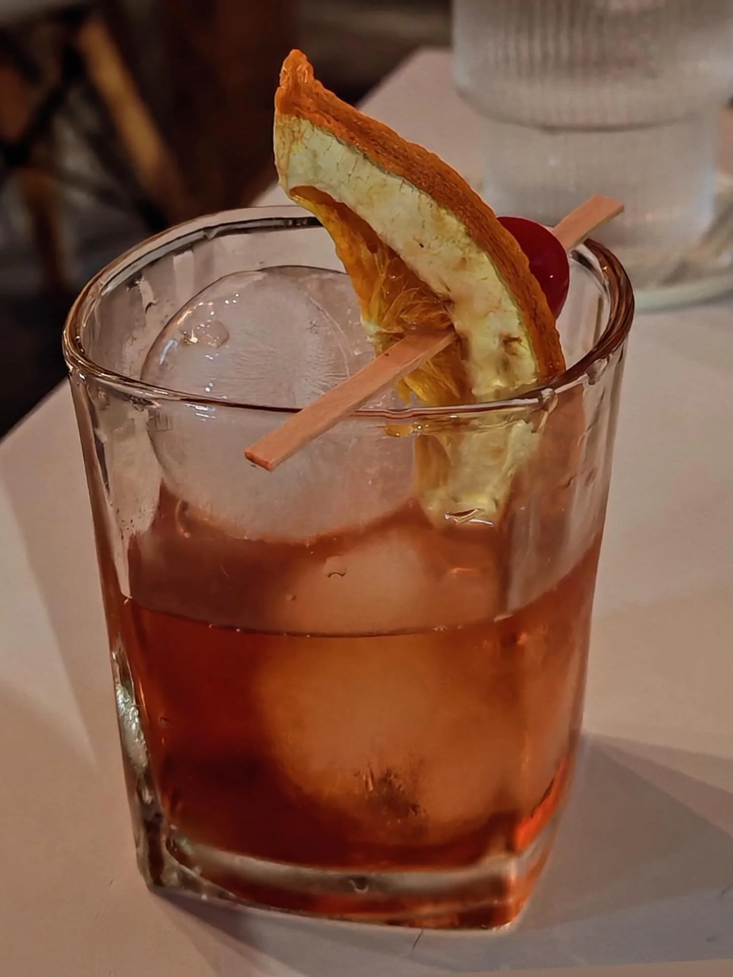 El Old Fashioned. Un c&oacute;ctel ic&oacute;nico que naci&oacute; en una &eacute;poca de creatividad, pero que se centra en la simplicidad.