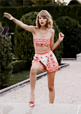 When Complacency Meets Mediocrity: the Harsh Truth About Taylor Swift