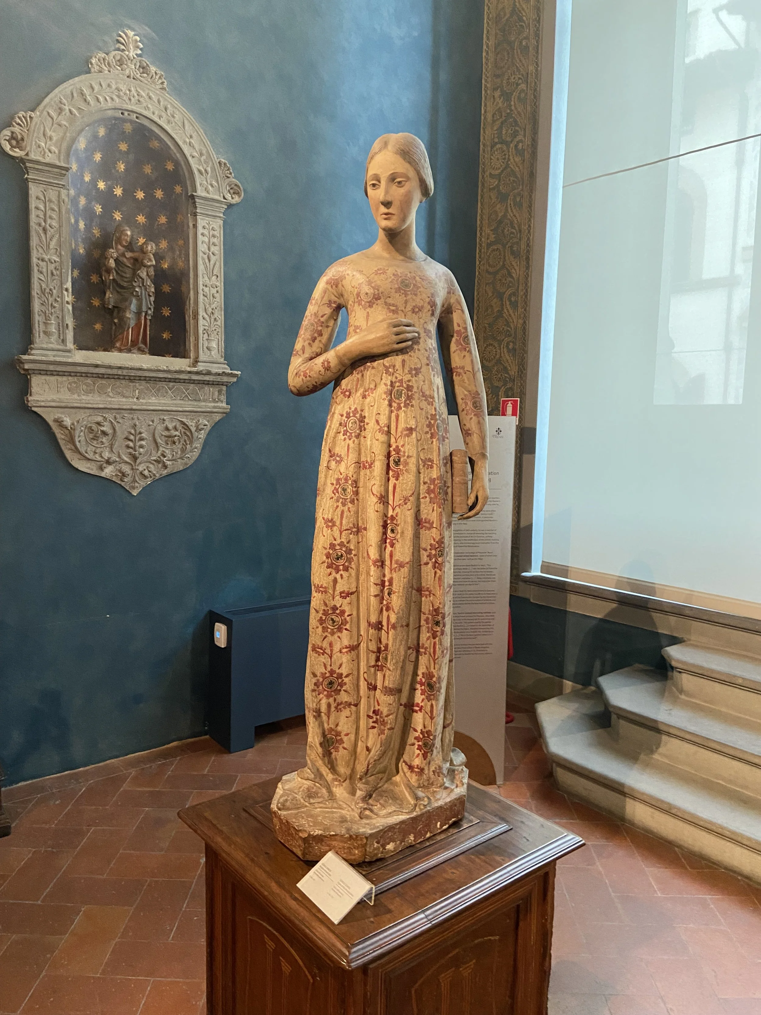 statue virgin anunciation.jpg