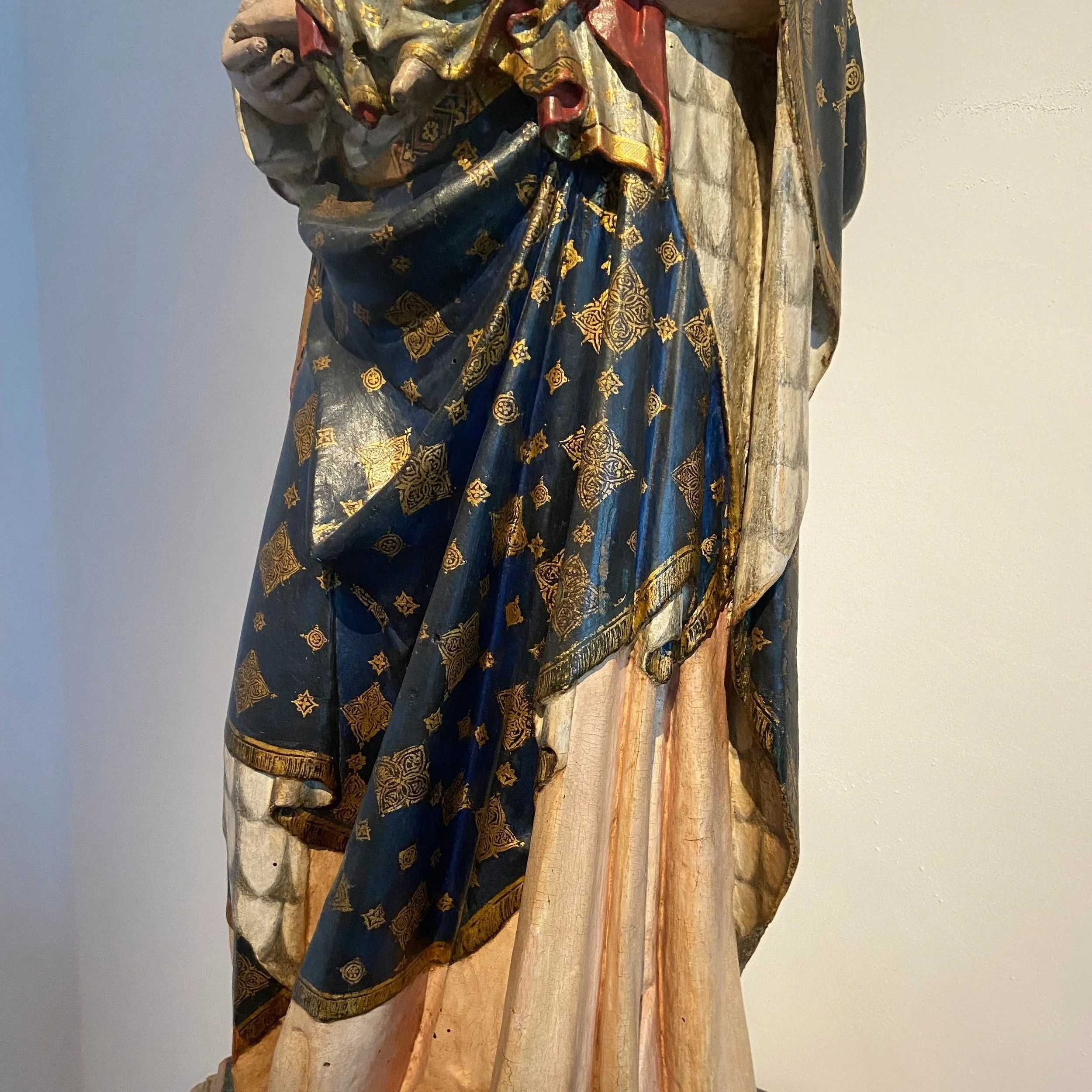 statue madonna and child.jpg