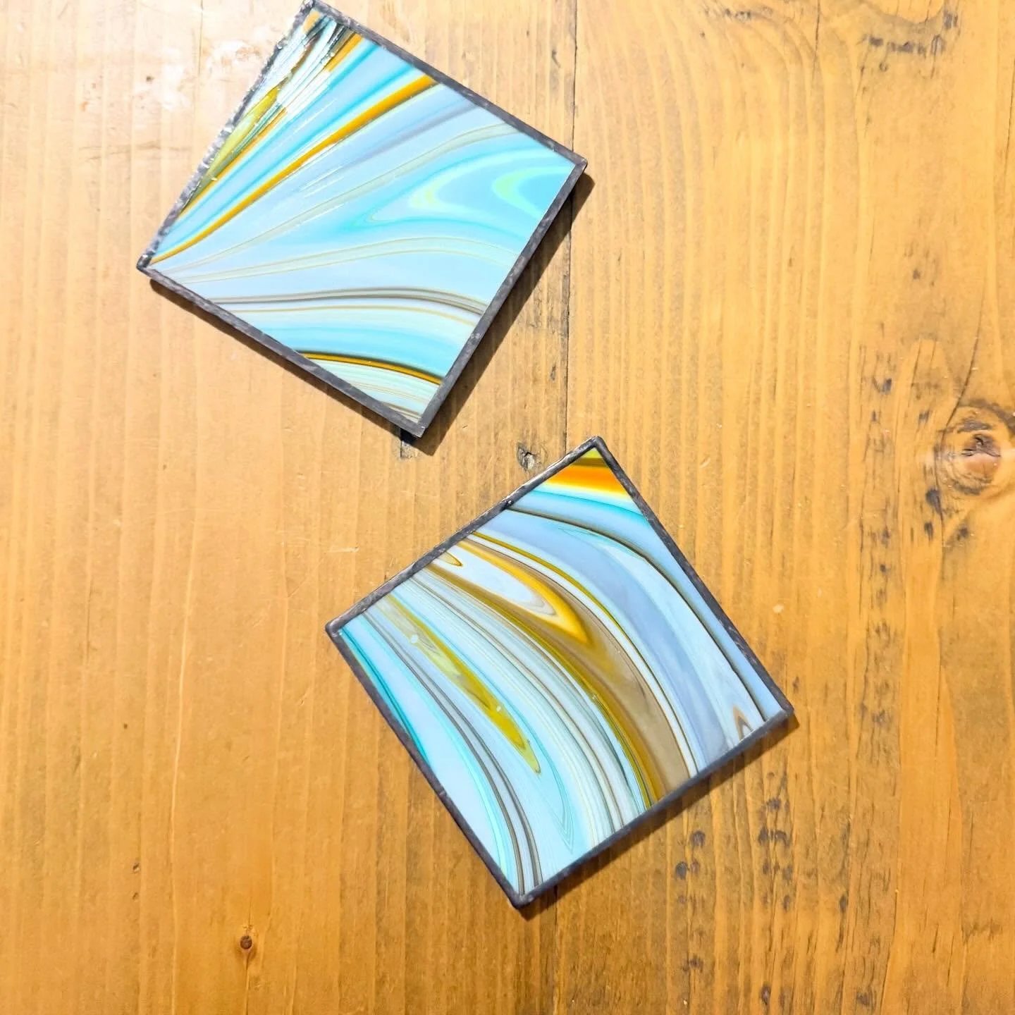 New coaster sets are now available on the website 💫🍸🍷☕️. These unique glossy glass coasters are perfect for bringing a touch of something different to the table. Available now on www.lightandcolour.art at &pound;17 for a set of 2 retro blue and br