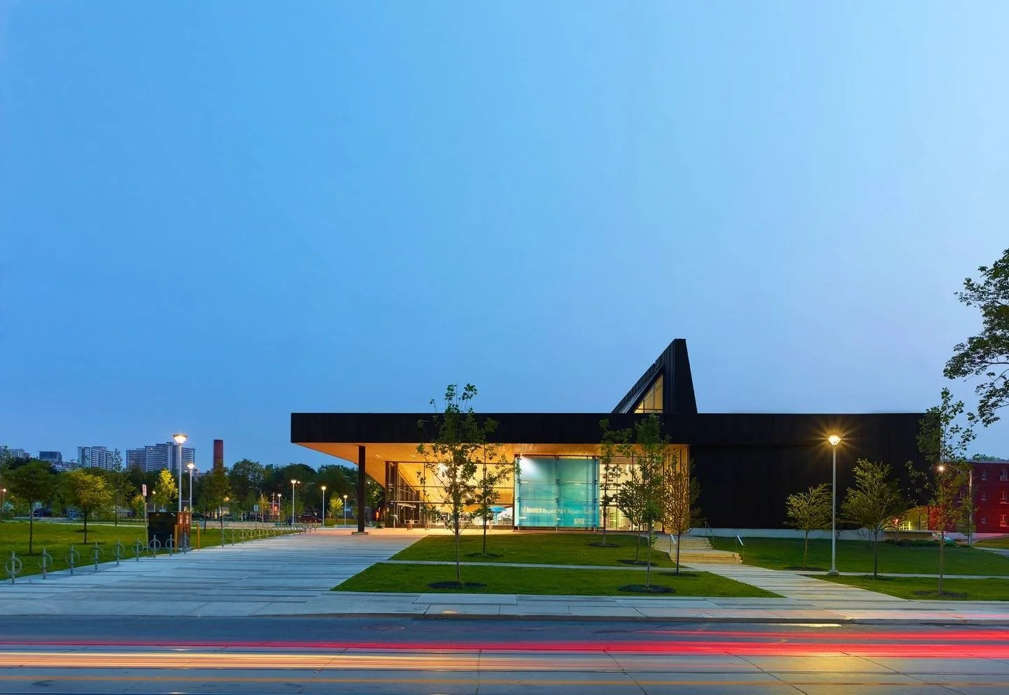 MJMA-Regent-Park-Aquatic-Centre-Ext101-Shai-Gil.jpg