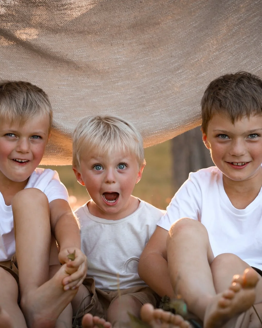 HILFE- mein Kind will nicht stillhalten! Was tun beim Familienshooting? ๐คญโ๐ผ
Familienfotos sind Erinnerungen fürs Leben!
Sie sollen nicht nur zeigen wie ihr ausseht, sondern wie ihr euch FÜHLT - voller Liebe, Nähe und echter Freude.