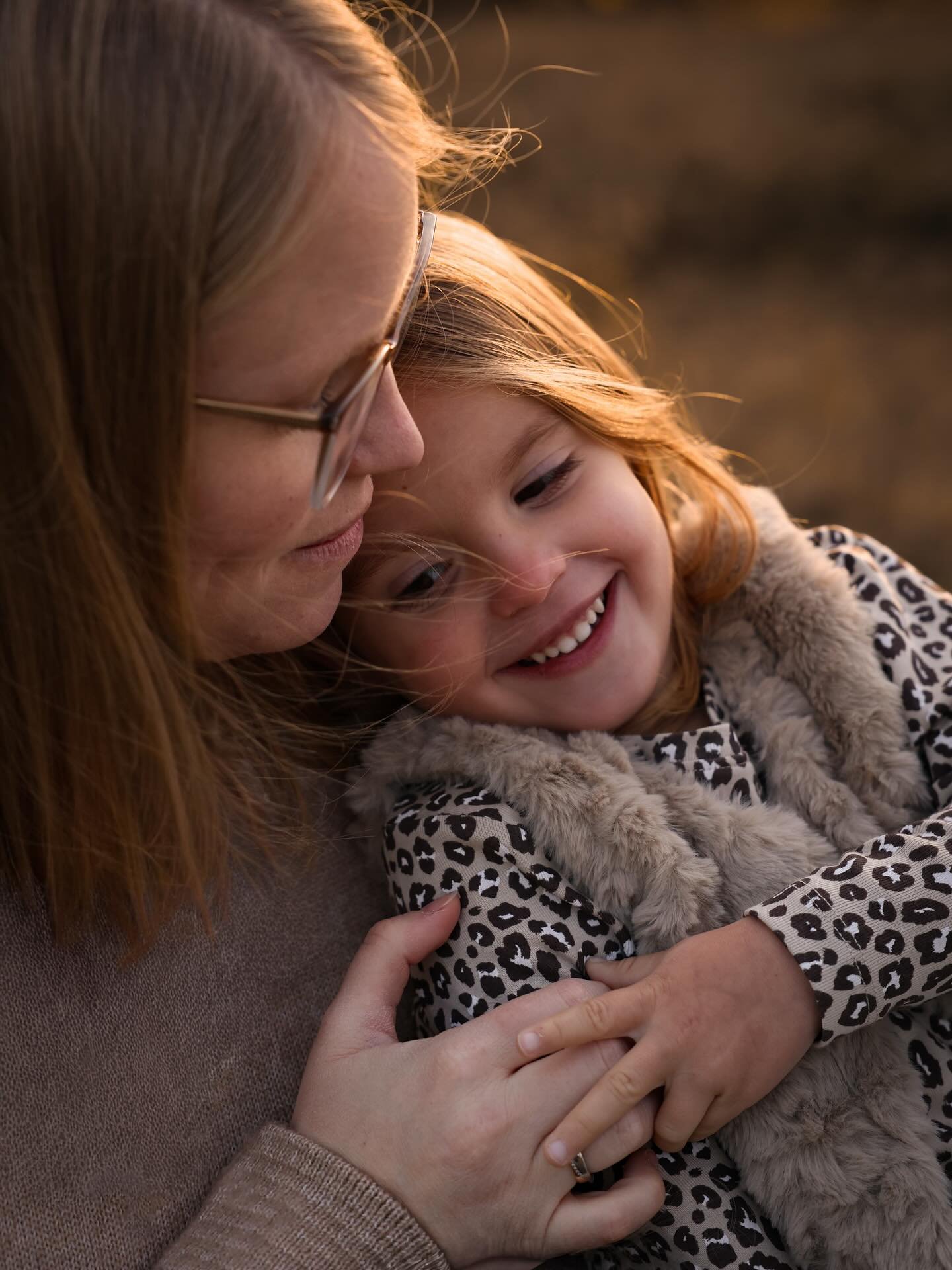 Eure Gef&uuml;hle sichtbar machen, das ist das, warum die Fotografie so besonders f&uuml;r mich ist.✨☝🏼
Und genau das m&ouml;chte ich euch schenken. 💫

Wenn ich fotografiere, sehe ich nicht nur euch, als Personen vor mir.
Ich sehe eure Liebe.
Die A