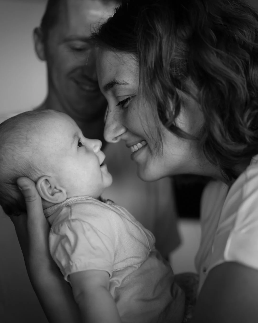 Wir glauben, wir haben unendlich viel Zeit.
Doch die letzten Male kommen leise.

Und genau deshalb halte ich fest,
was bleibt.
Nicht perfekt &ndash; sondern echt. 🤍

Titel: Ethereal Piano
Band: Royaltyfree Music Backround

#familienfotografie #famil