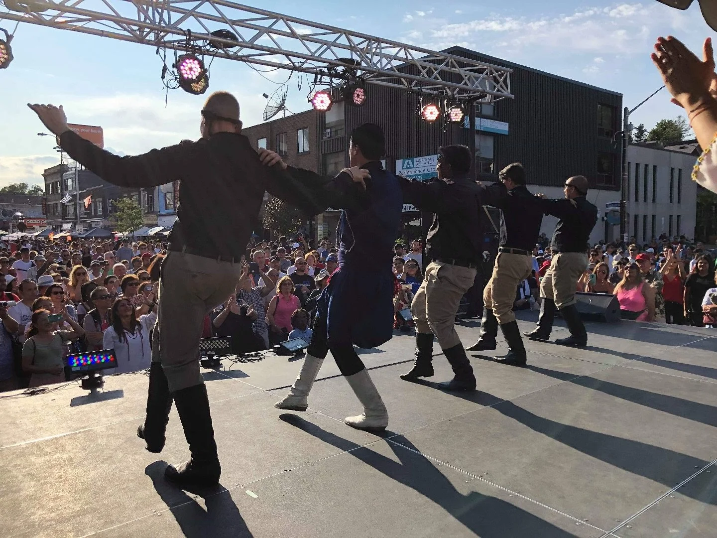 π₯We can’t wait for our upcoming performance season!
ππΊLooking for a way to add some #GreekVibes to your event? We’ve got you covered! π¬π·β¨
#kounisou #greekdance #toronto #greek #dance #dancegroup #greekdancegroup #levendiax #lxhfa #
