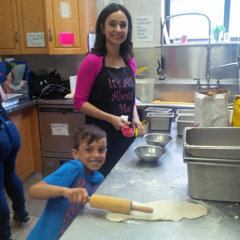 😋 Thinking about the yummy treats we used to make in our #Tselemente workshops #LX30 

What is your favourite thing to cook (or eat) for Easter?

#LevendiaX #TBT #TorontoGreeks