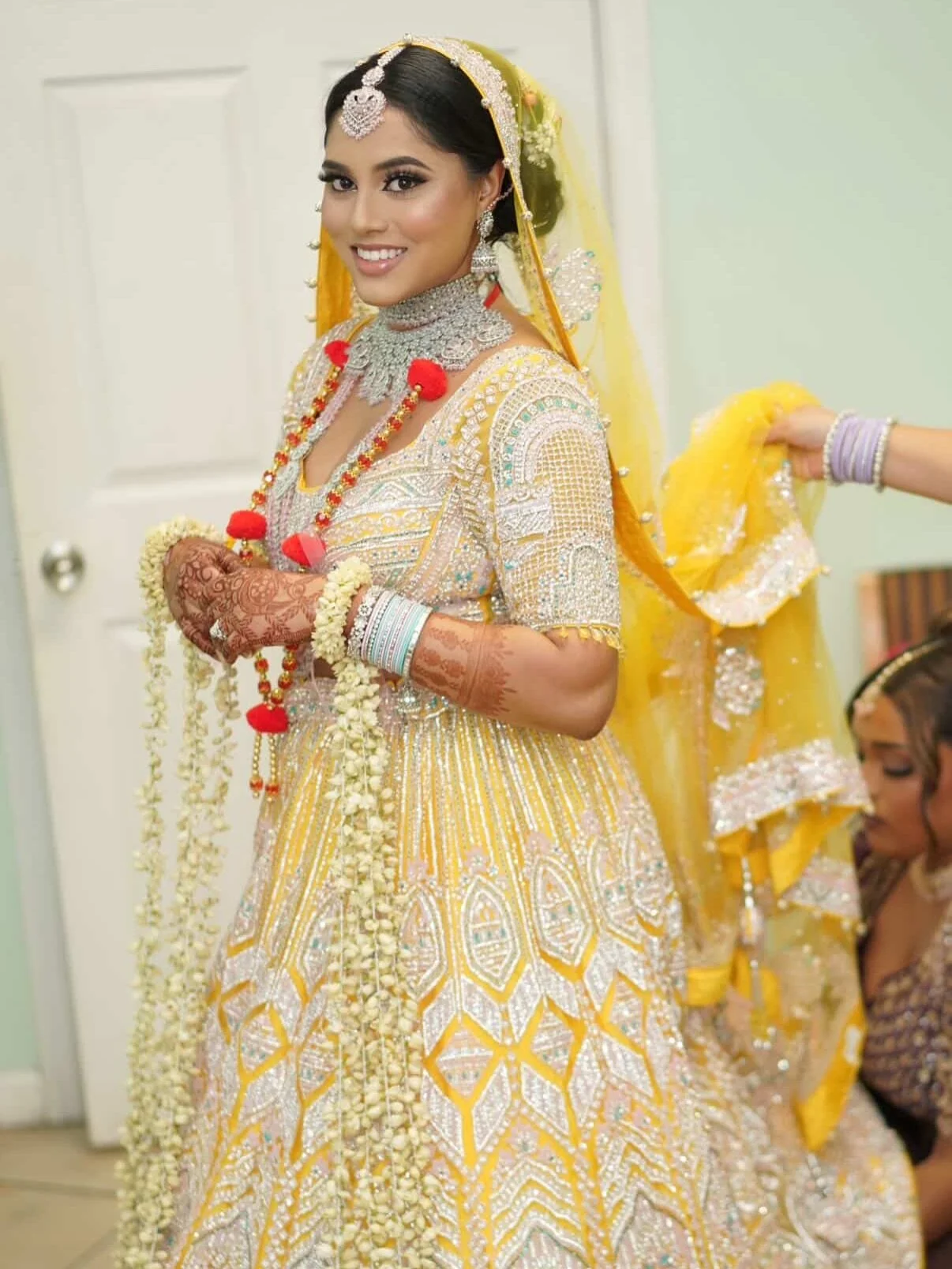 Long strands of jasmine cascading with every movement 🤍✨

These handcrafted bracelets feature flowing jasmine strings that add grace, fragrance, and a touch of tradition to every step.