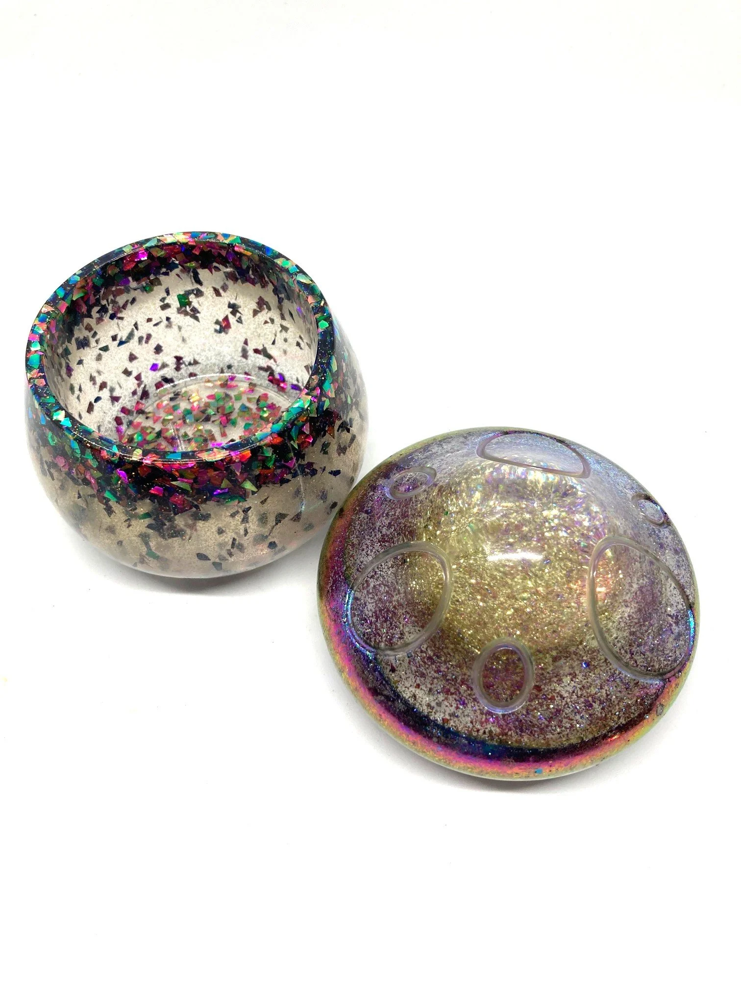 ResinDecor_MediumMushroomJar_Catch22 withGoldLidSeparated2.jpg