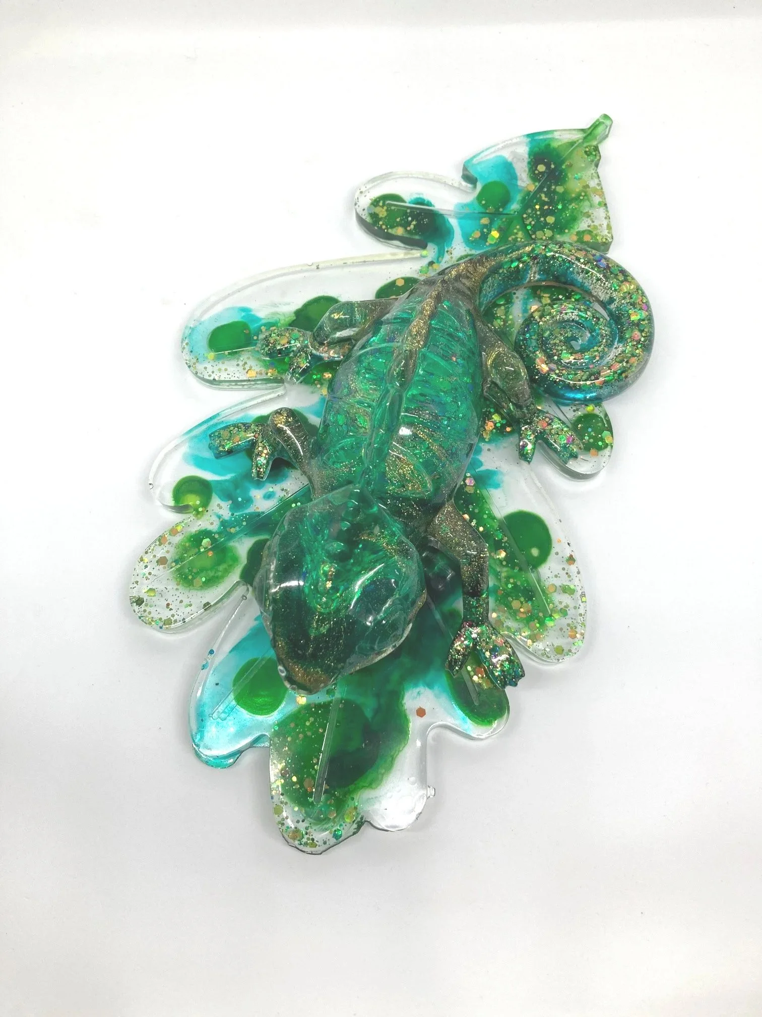 Resin+Figurine_Aquamarine+and+Gold+Chameleon+on+Leaf_FromAbove.jpg