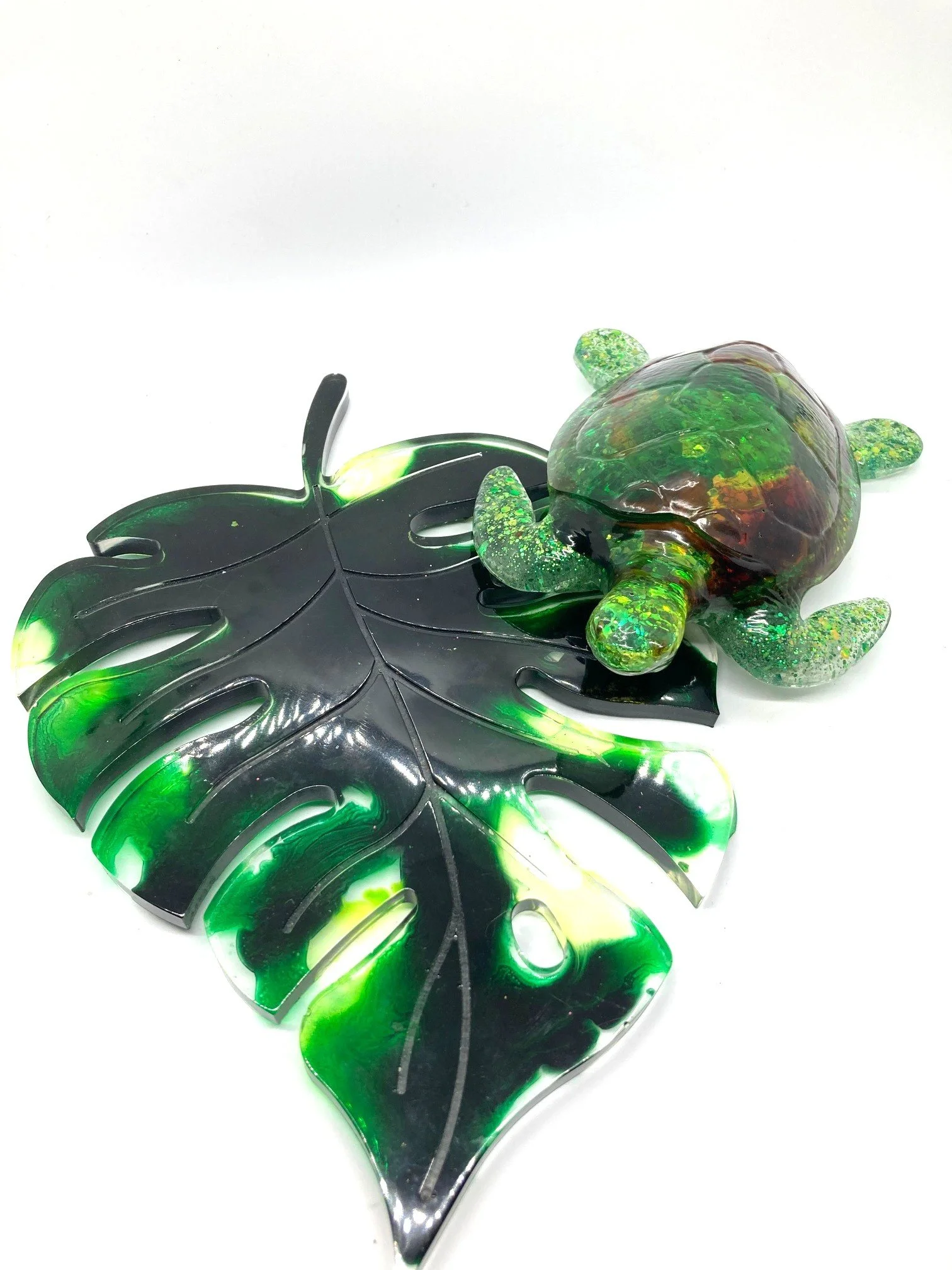 Resin Figurine_Red Green Turtle on Leaf_Separated.jpg